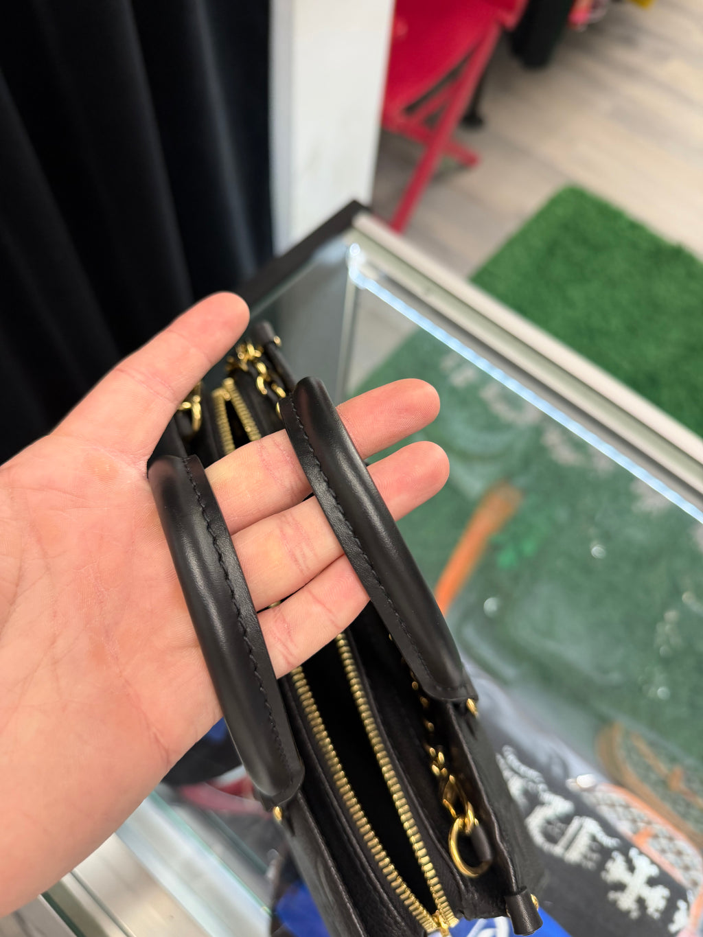 LV onthego “east west” monogram purse OS U