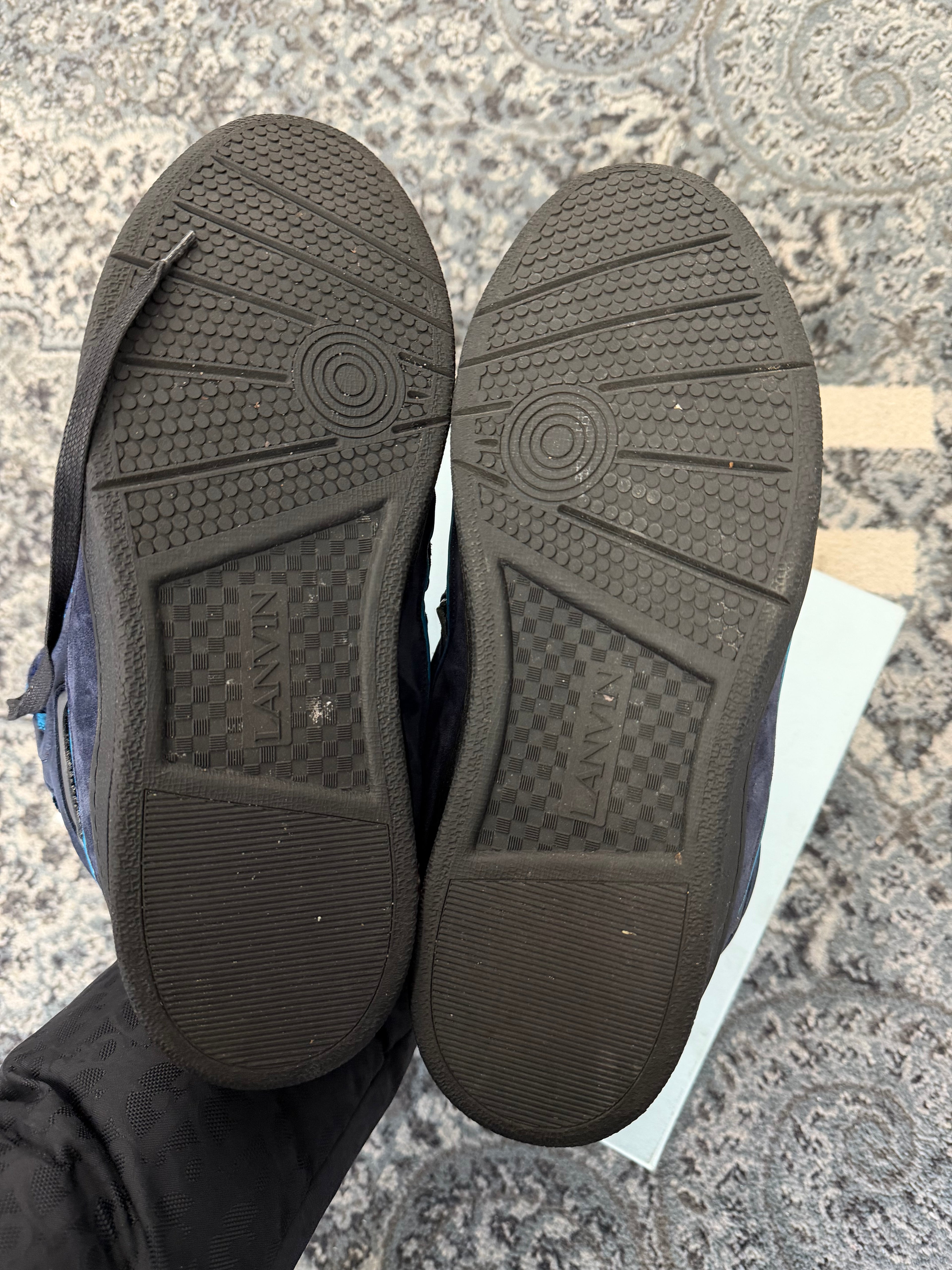 Lanvin Navy curbed sneaker sz fits a 13 M U