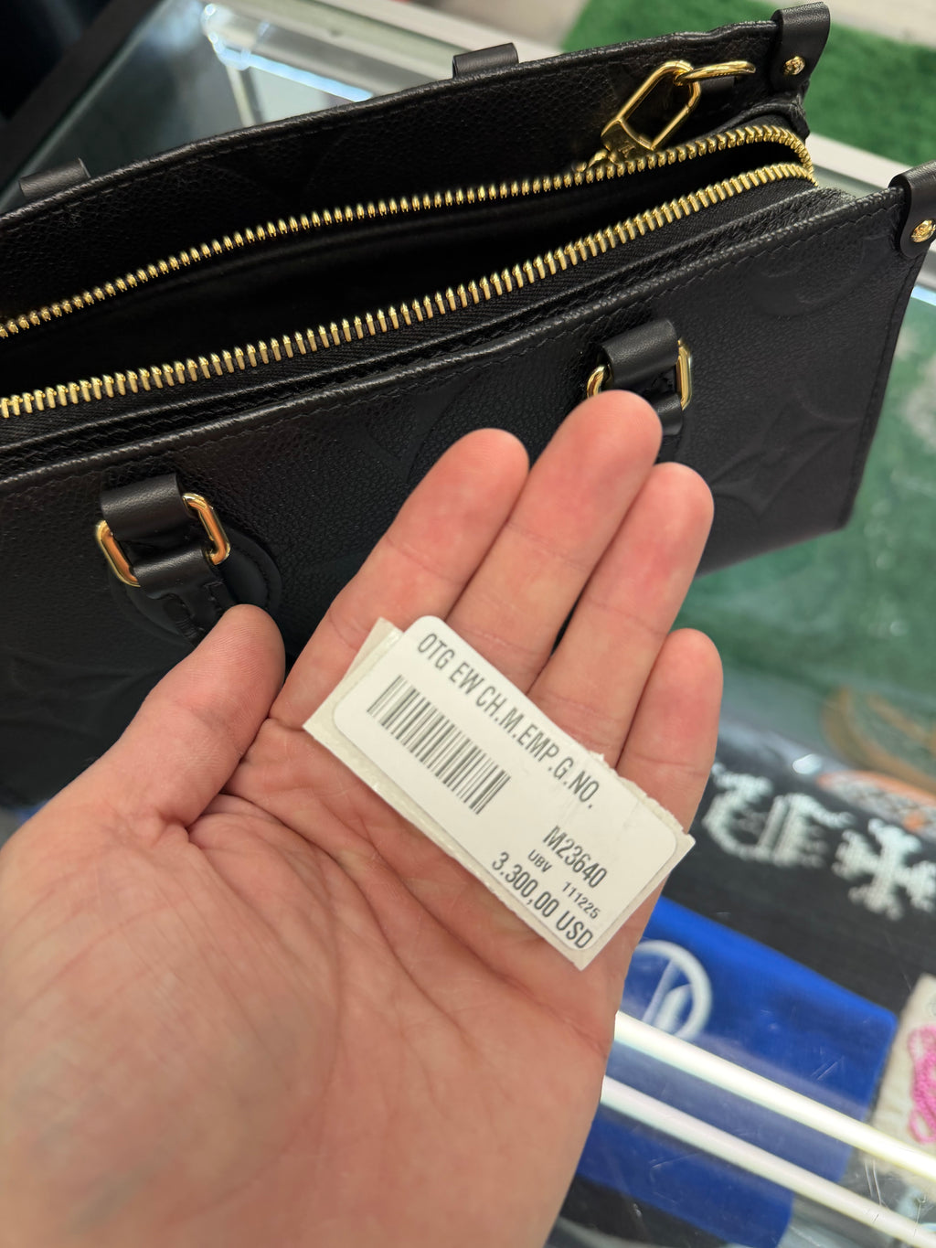 LV onthego “east west” monogram purse OS U