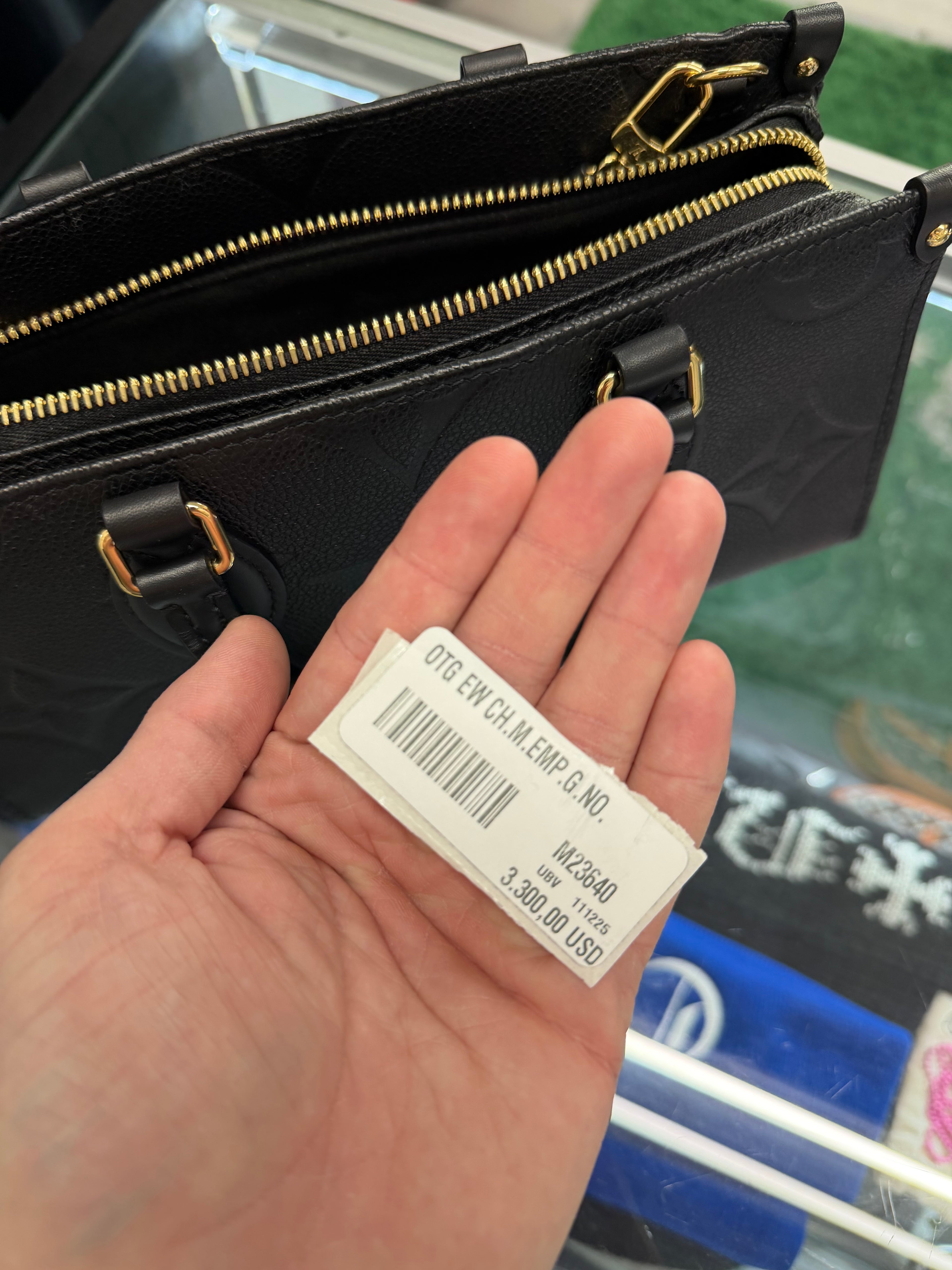 LV onthego “east west” monogram purse OS U