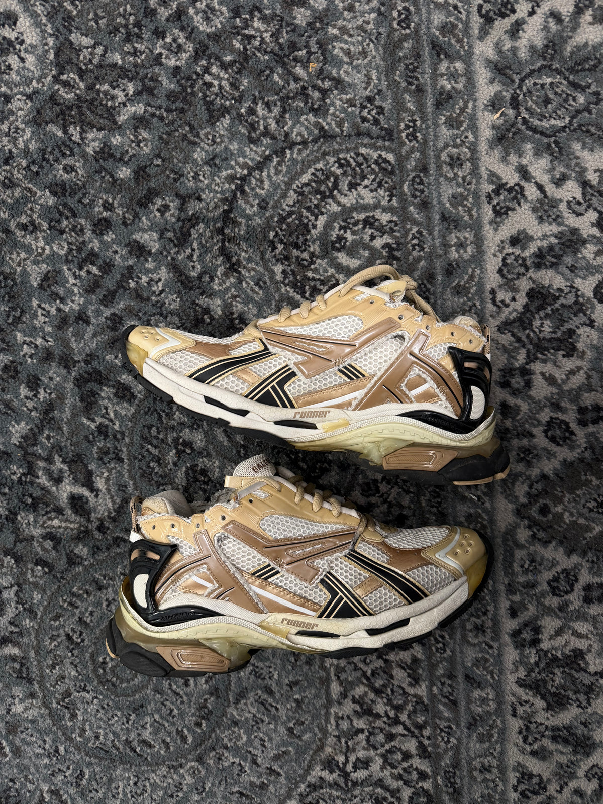 BALENCIAGA chunky runner gold 44 (11M) NB U