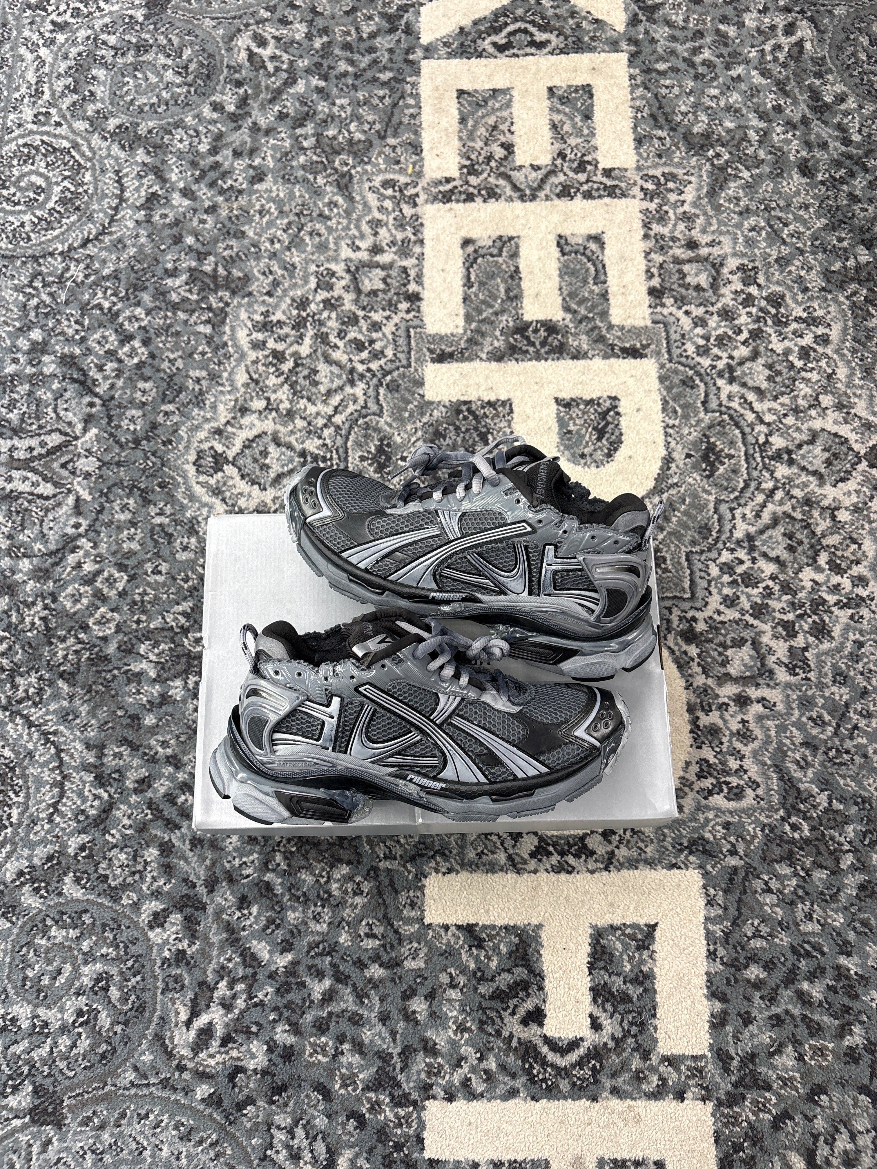 BALENCIAGA chunk runners grey/black 43 (10M) OG ALL DS