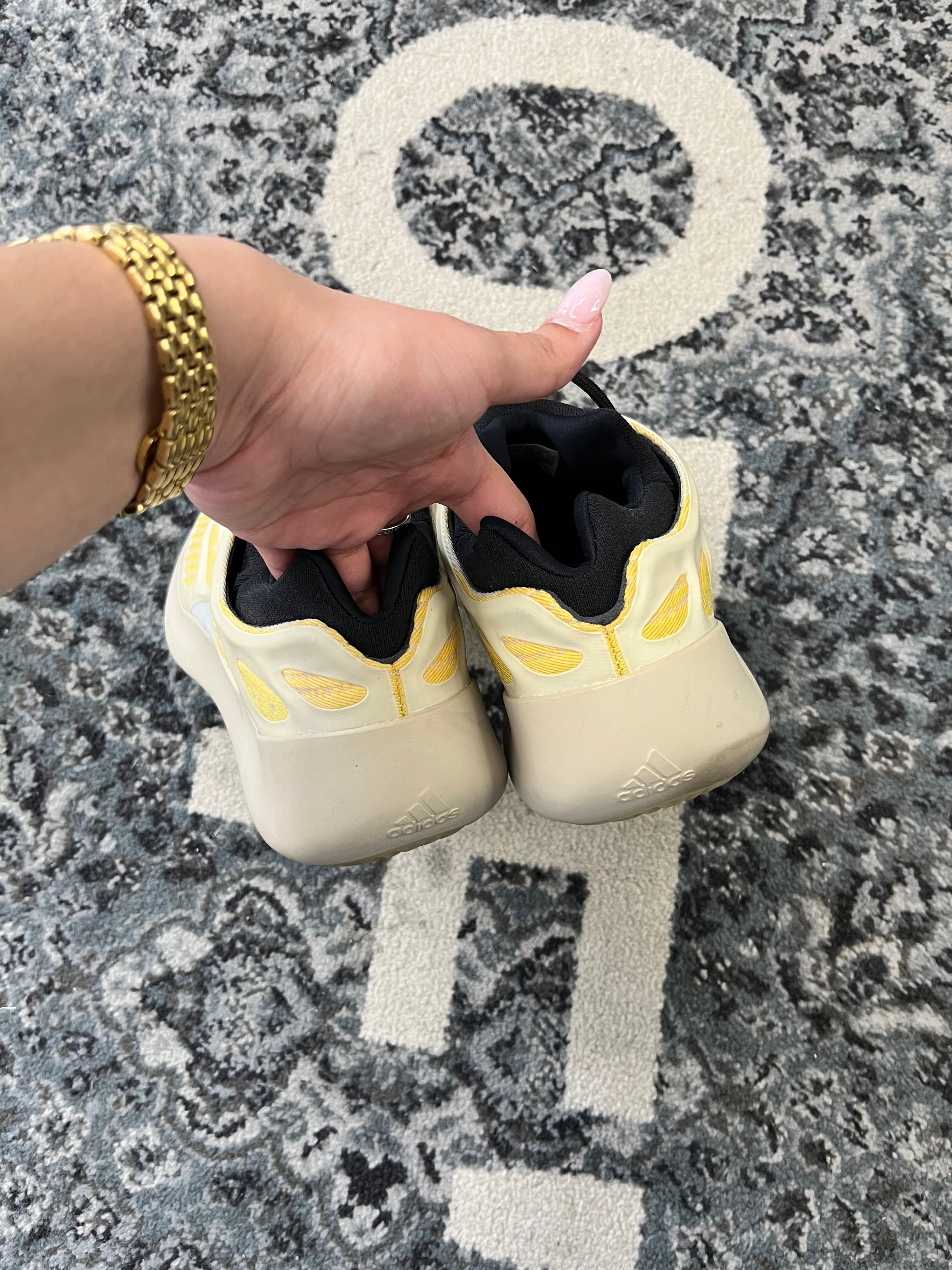 Yeezy 700 Safflower Size 9.5 U NB