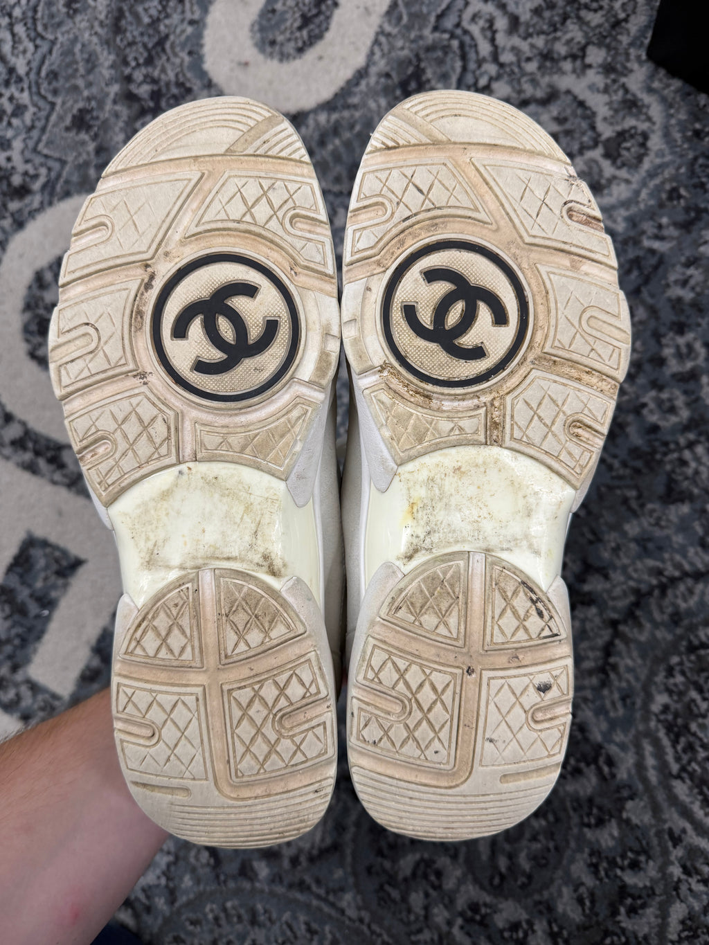 CHANEL cc runners white 43 (10M) OG ALL U