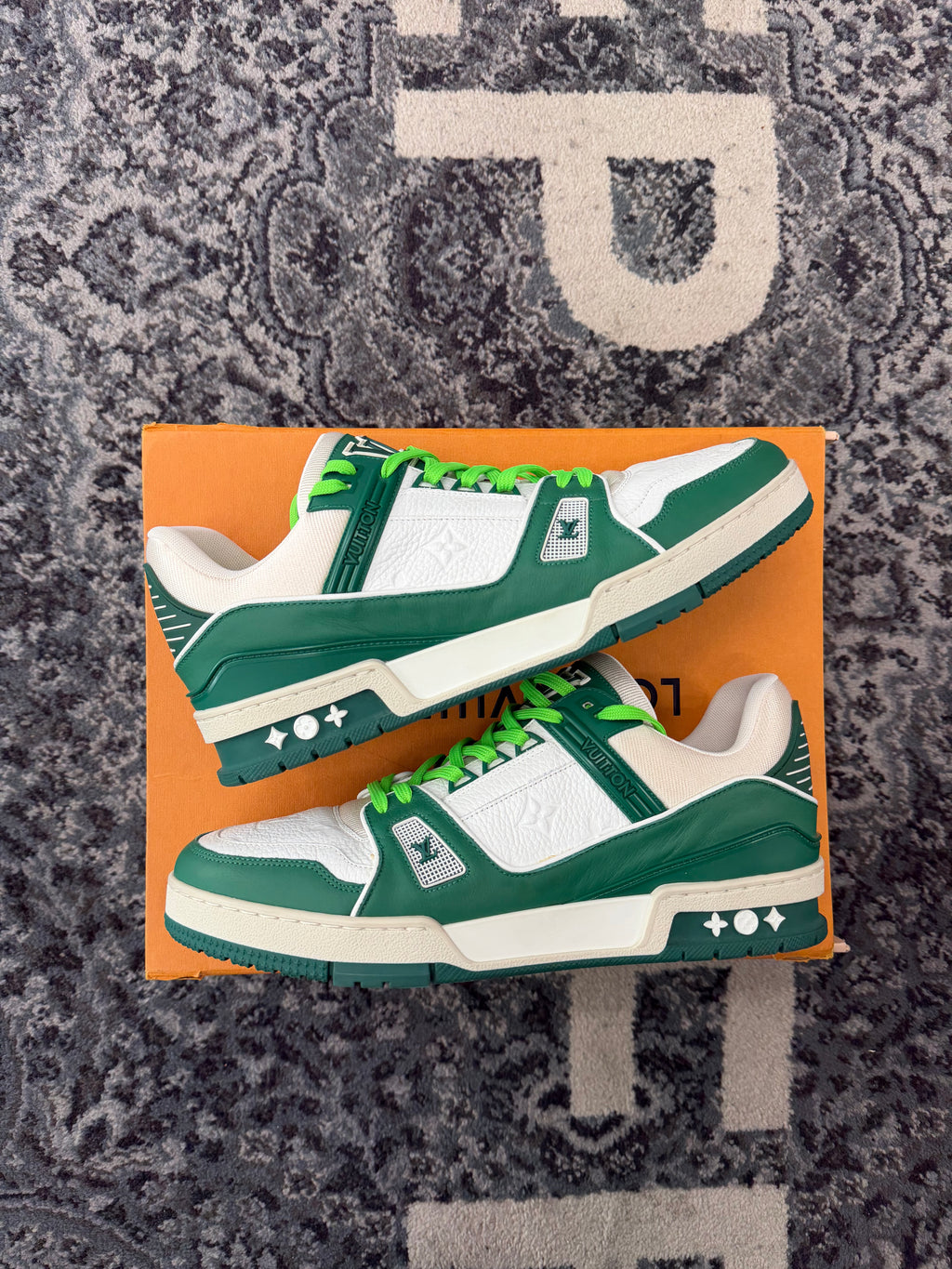 LV trainers green/white 9LV (10.5-11M) OG ALL U (tried on)
