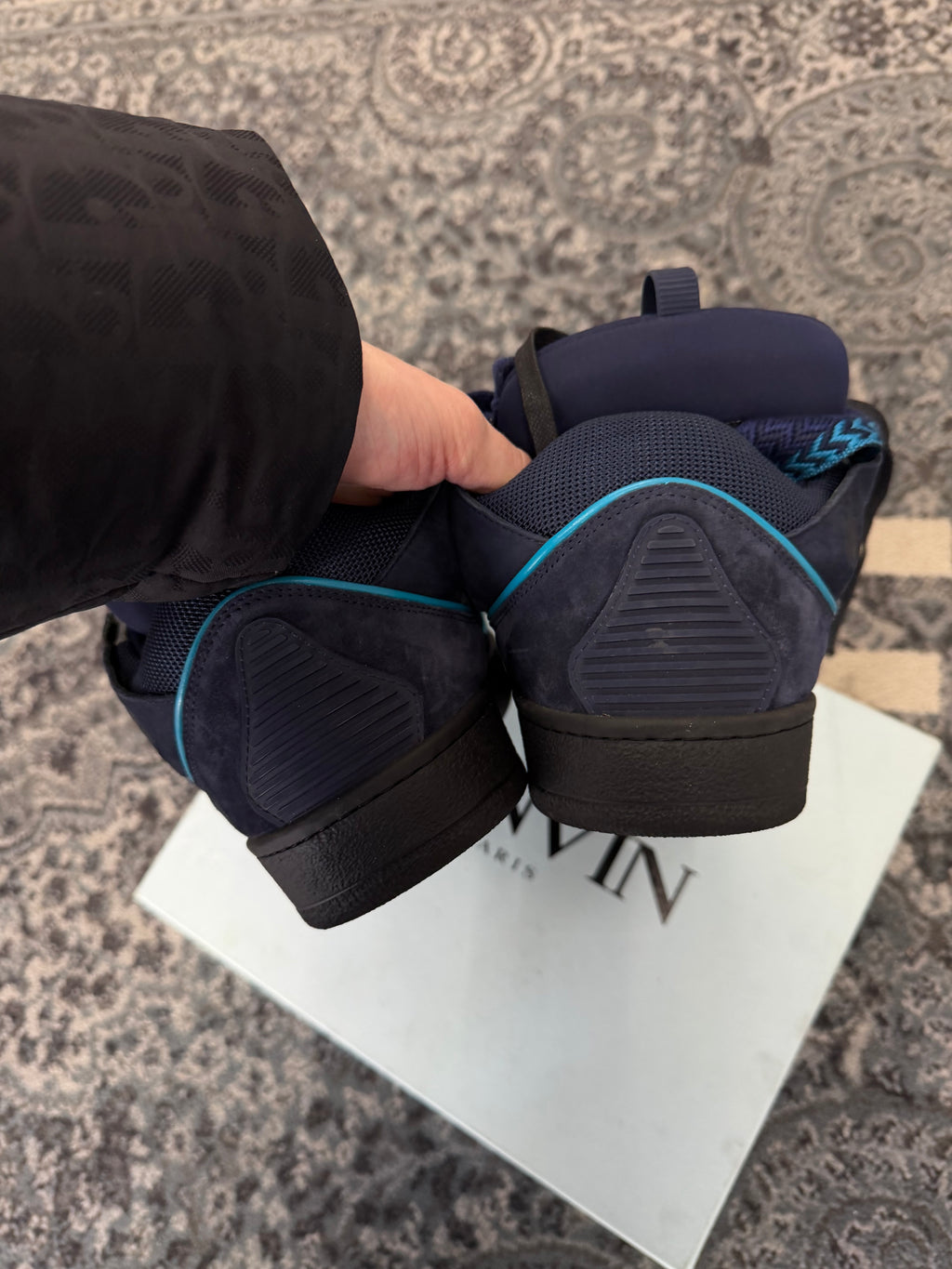 Lanvin Navy curbed sneaker sz fits a 13 M U