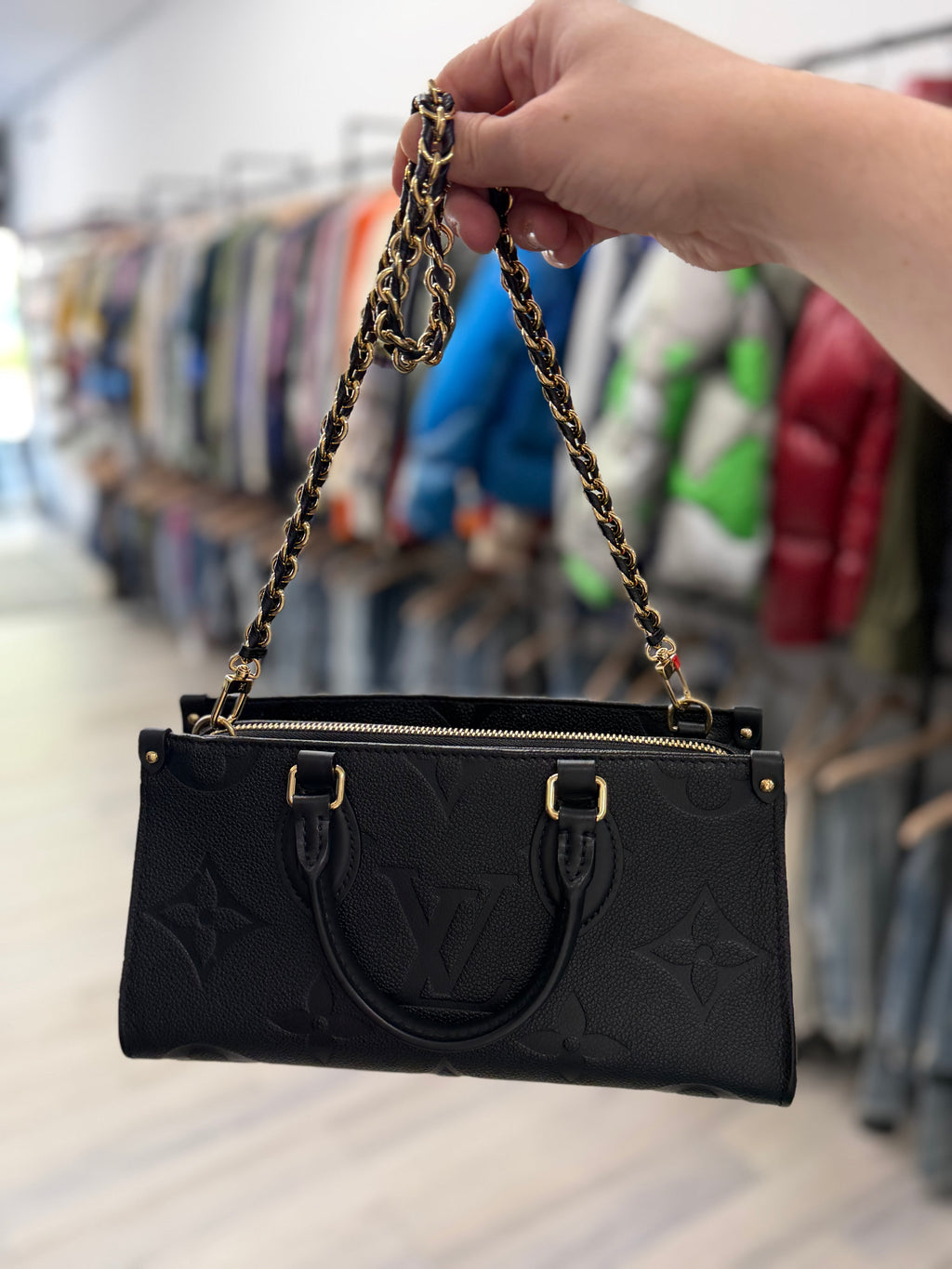 LV onthego “east west” monogram purse OS U