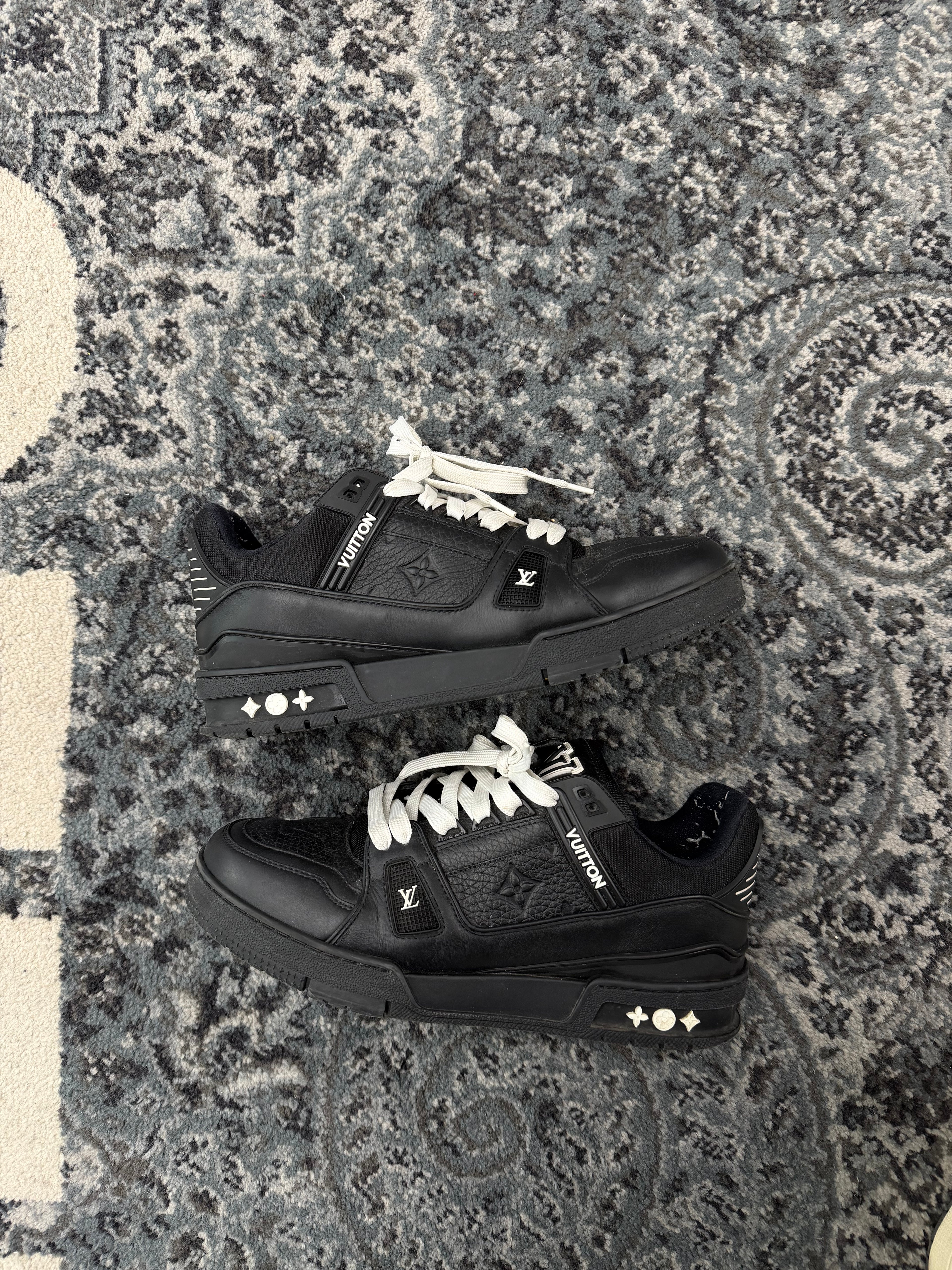 LV monogram trainers triple black 7LV (8.5-9M) OG ALL U