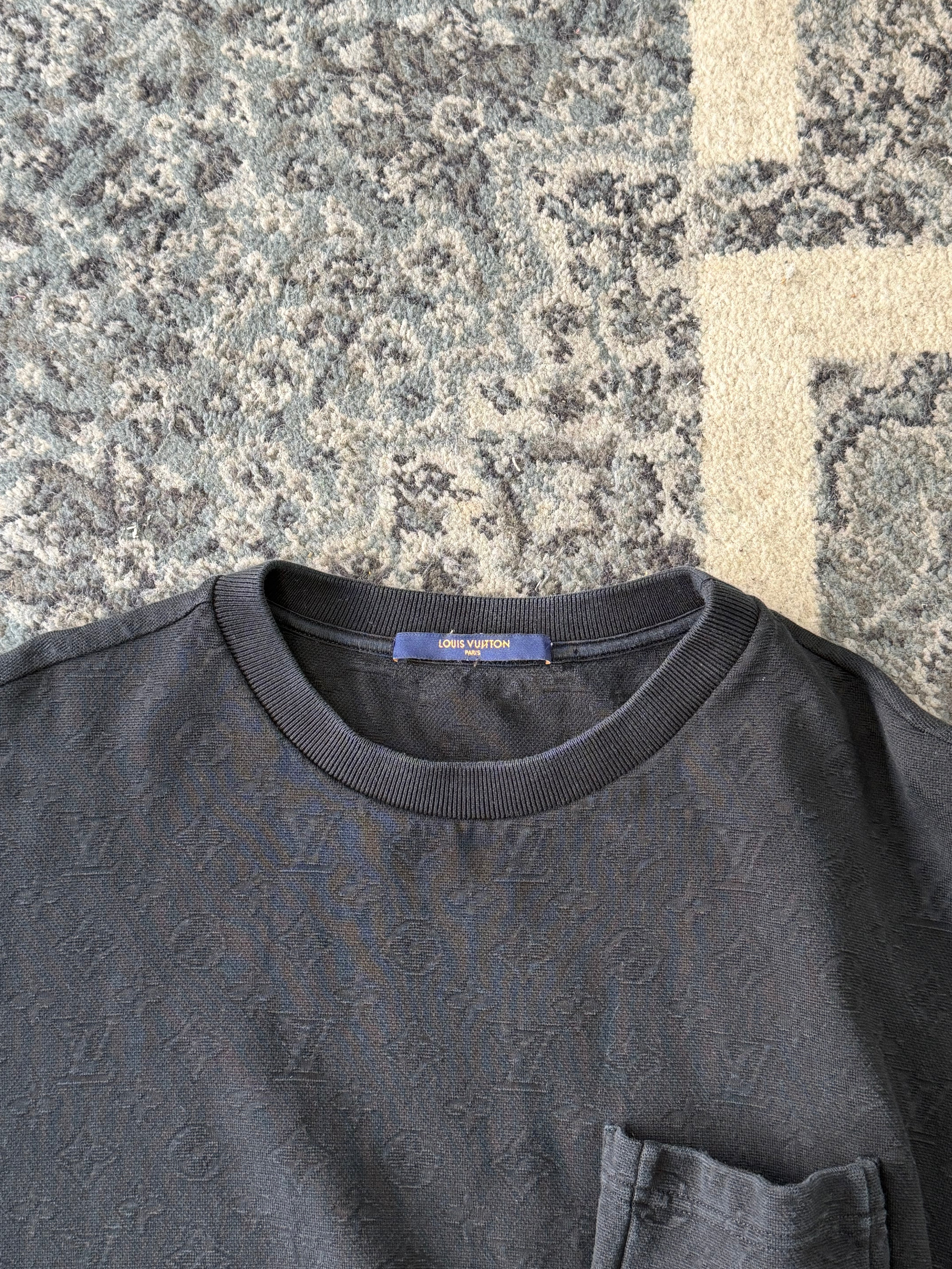 LV 3d pocket monogram tee black M U
