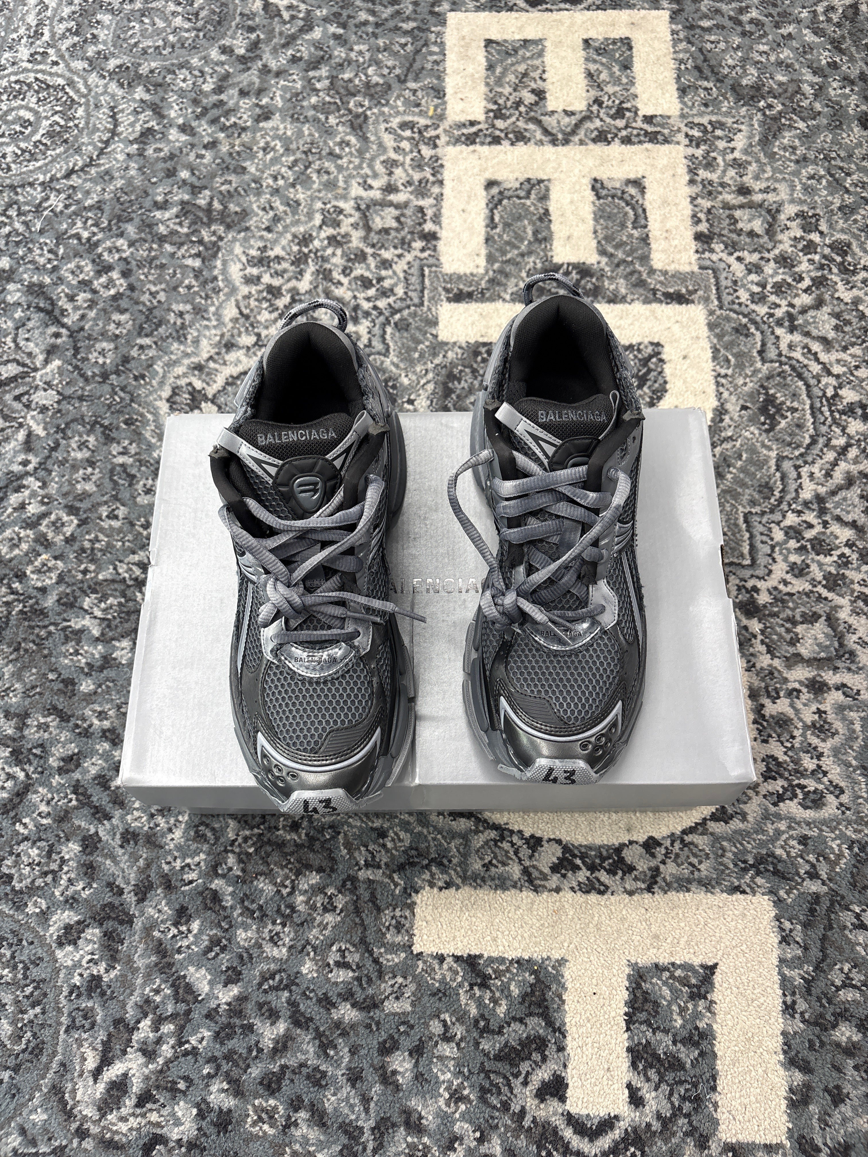 BALENCIAGA chunk runners grey/black 43 (10M) OG ALL DS