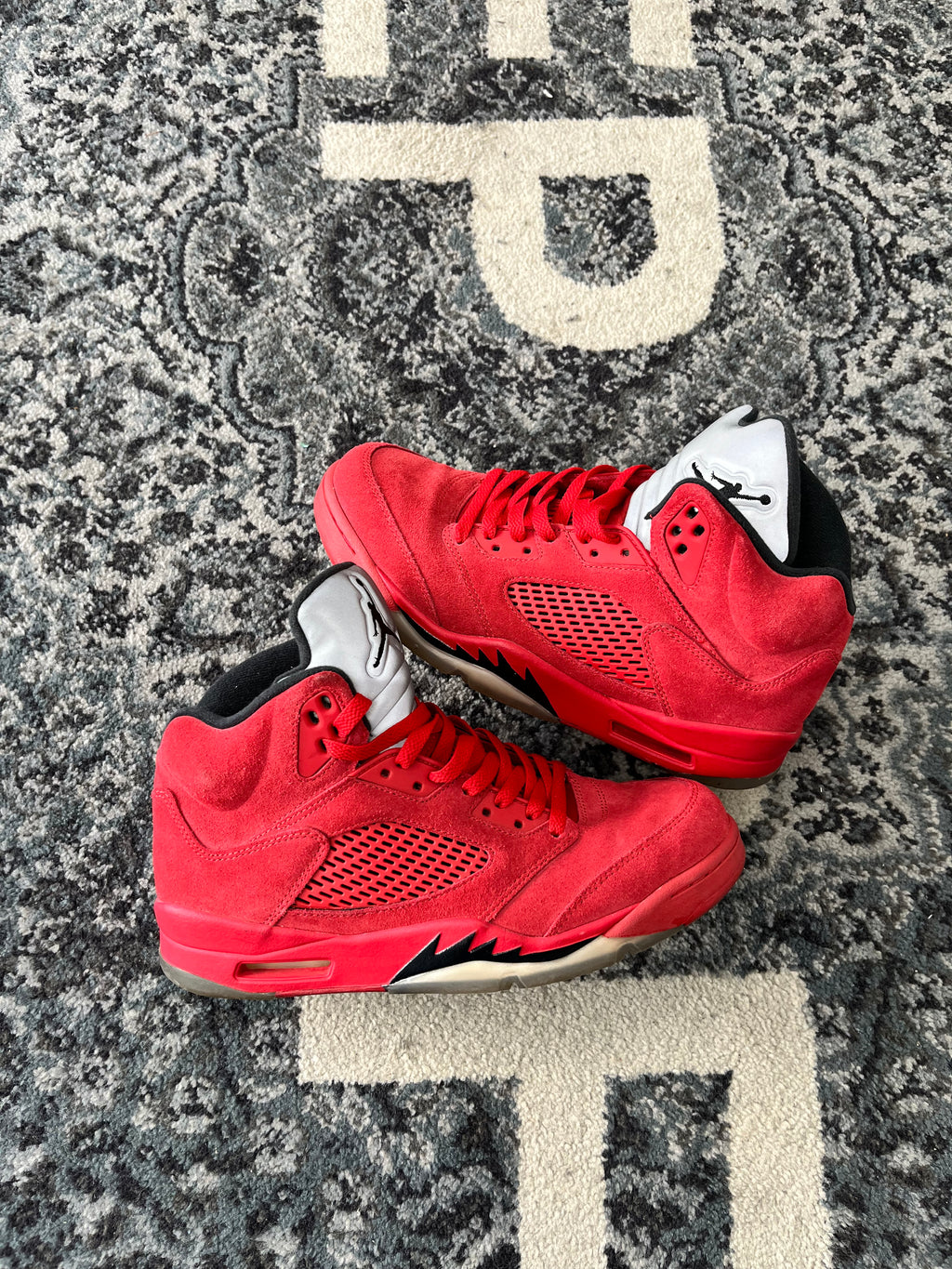 Jordan 5 Raging Bull Size 9 U NB