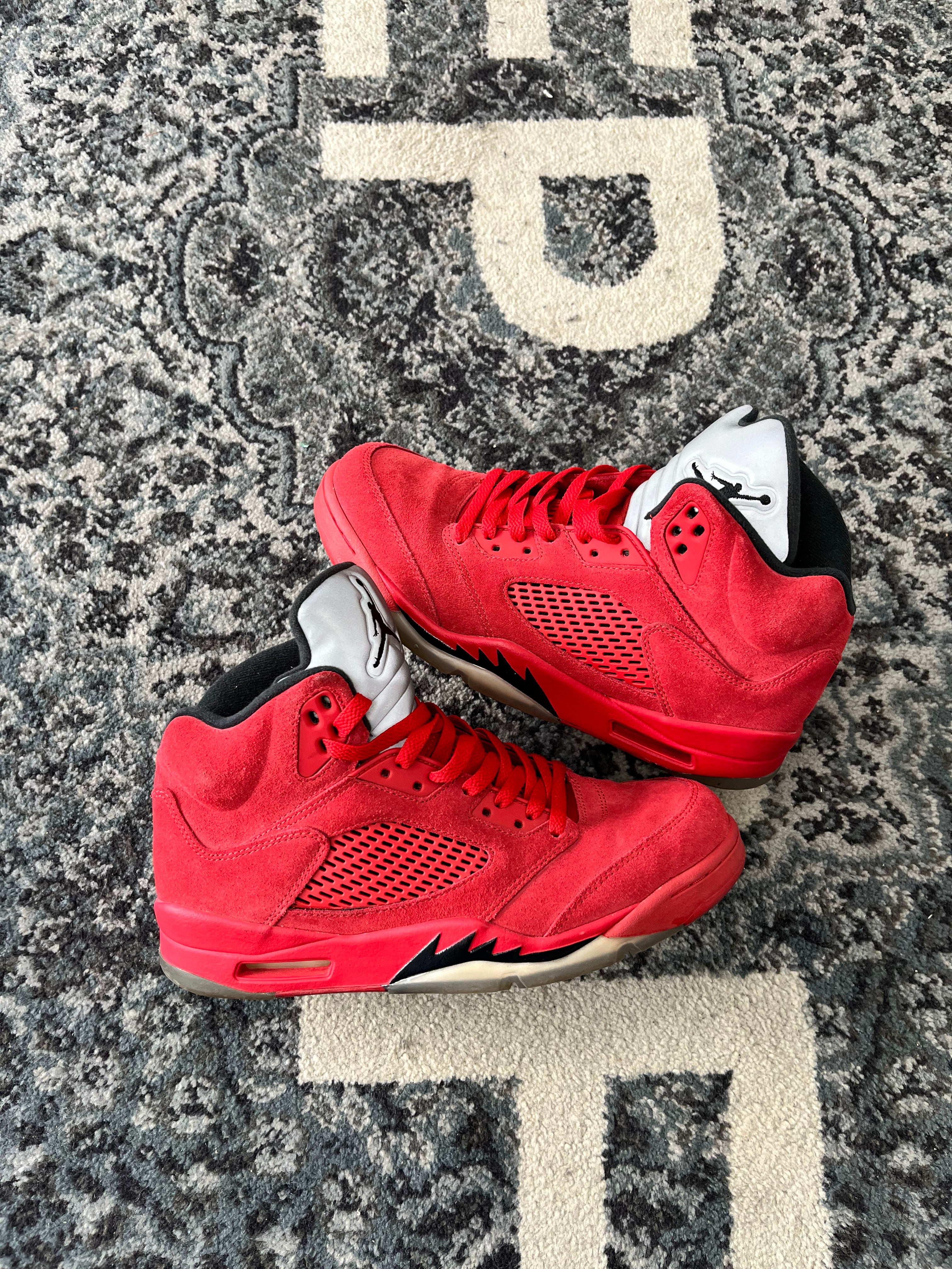 Jordan 5 Raging Bull Size 9 U NB