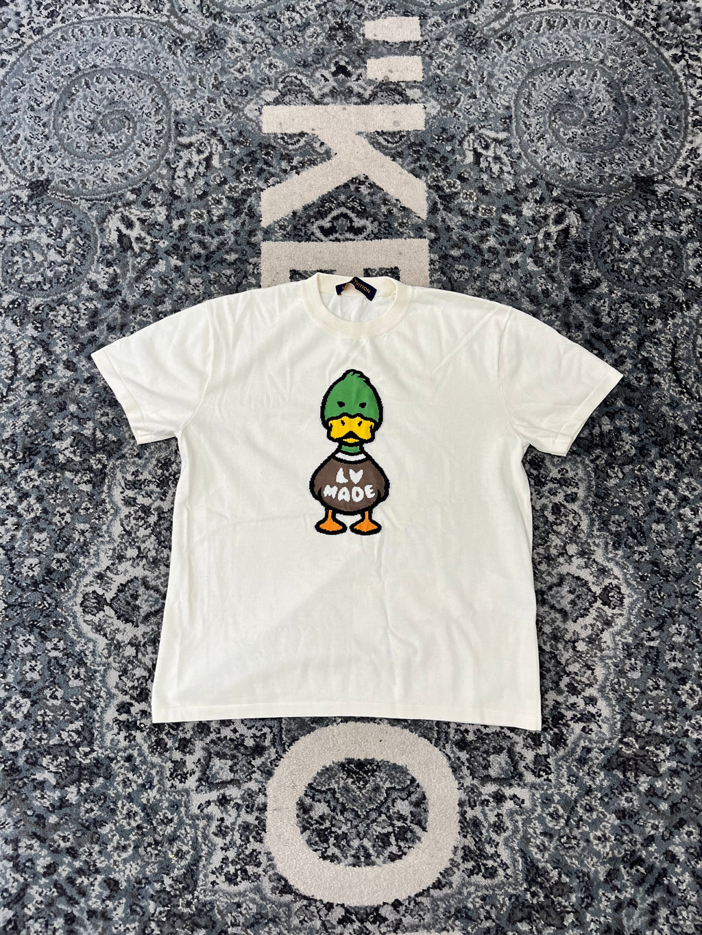 LV (Duck Nigo) shirt sz S U