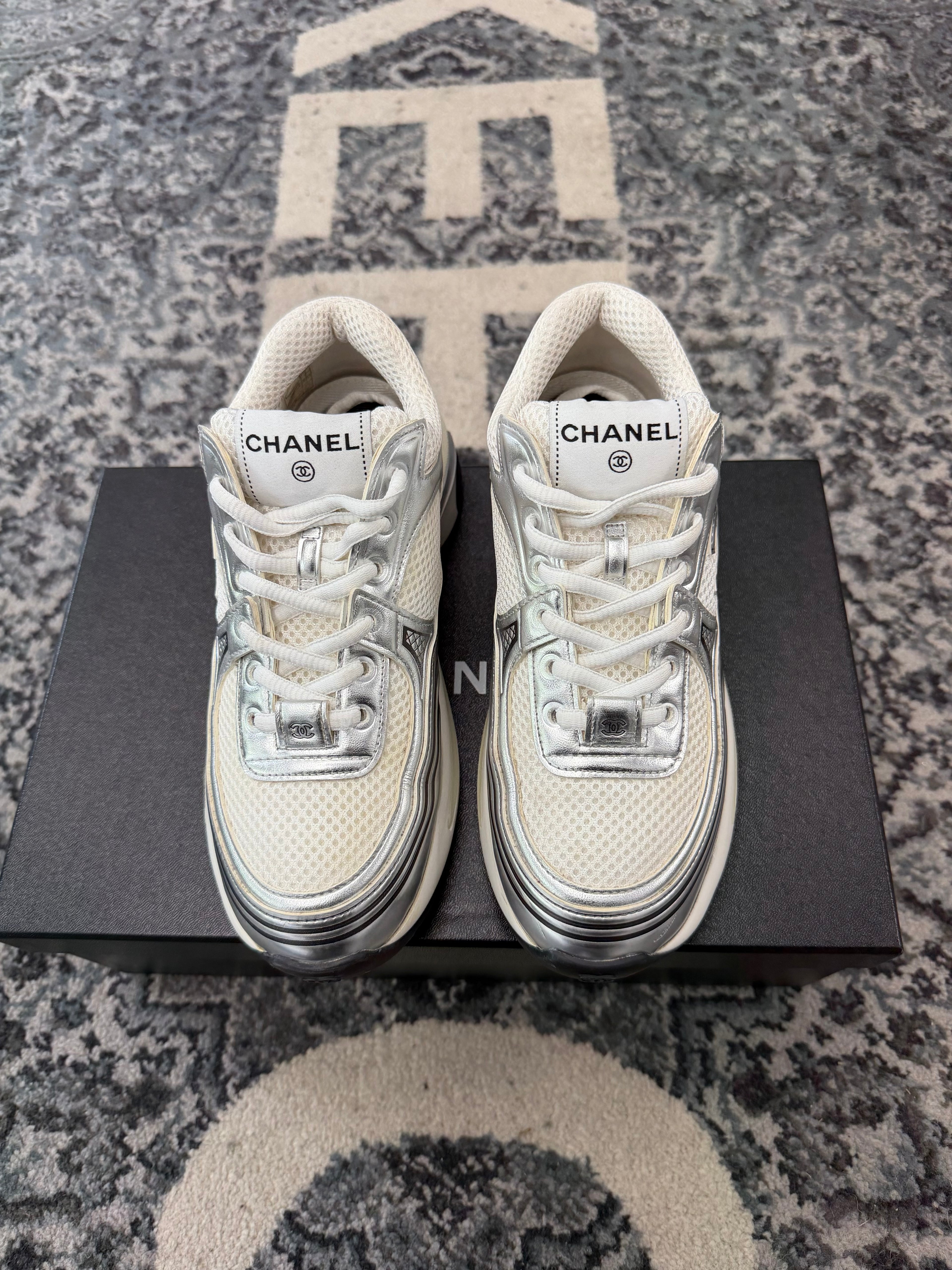 CHANEL cc runner silver/metallic 36 (6W) OG ALL U