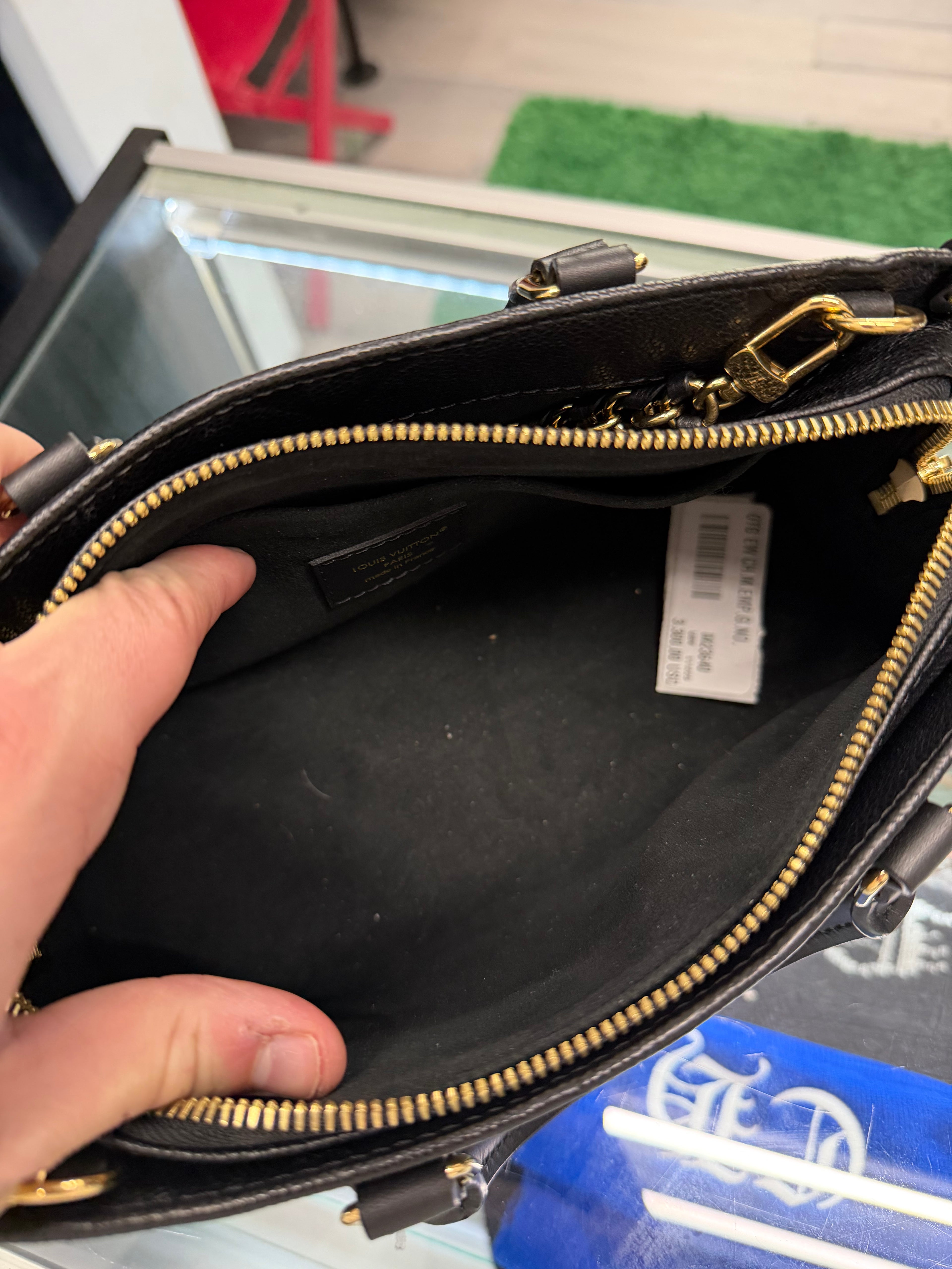 LV onthego “east west” monogram purse OS U