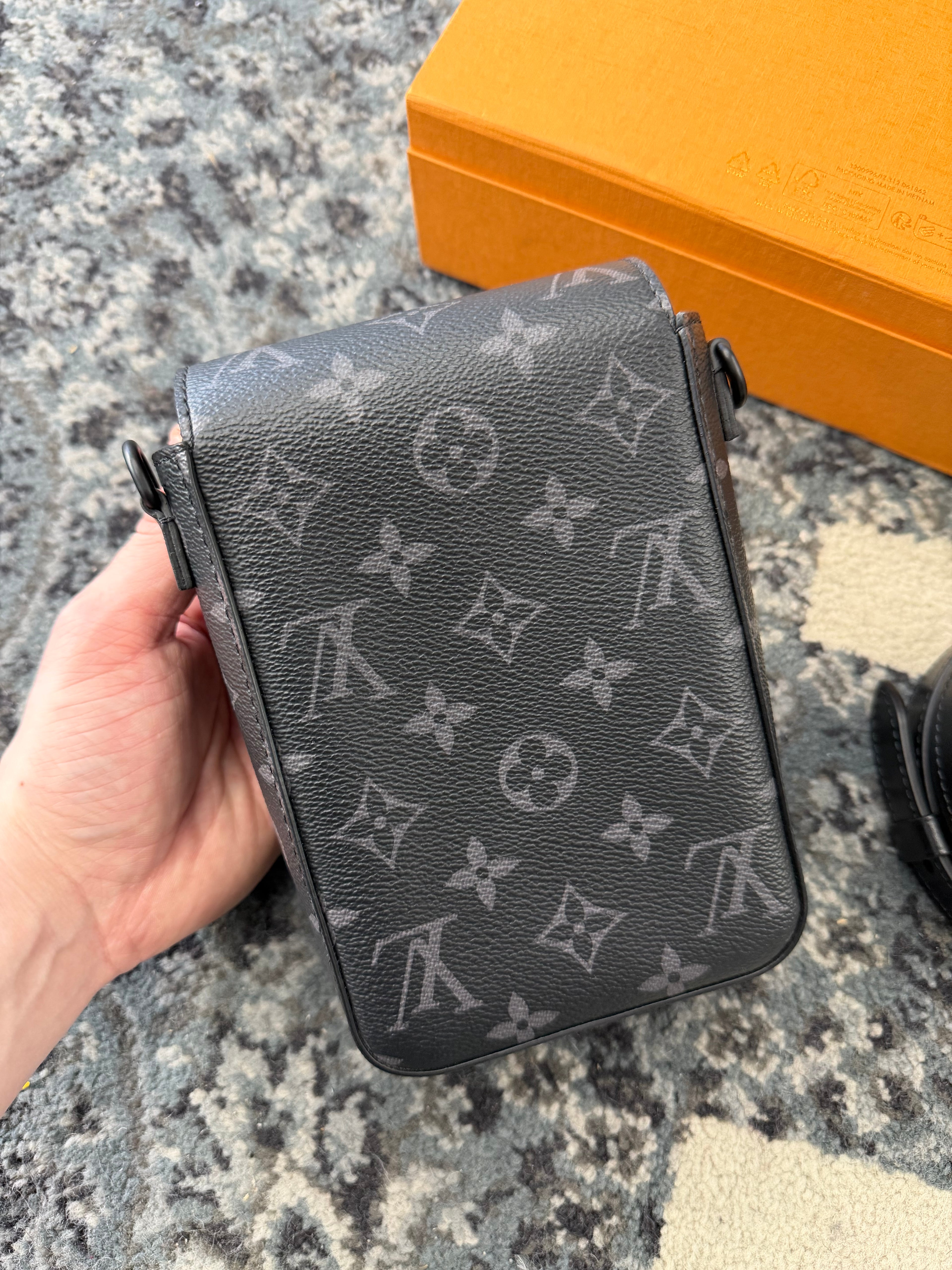 LV s-lock taurillon shoulder bag black OS U