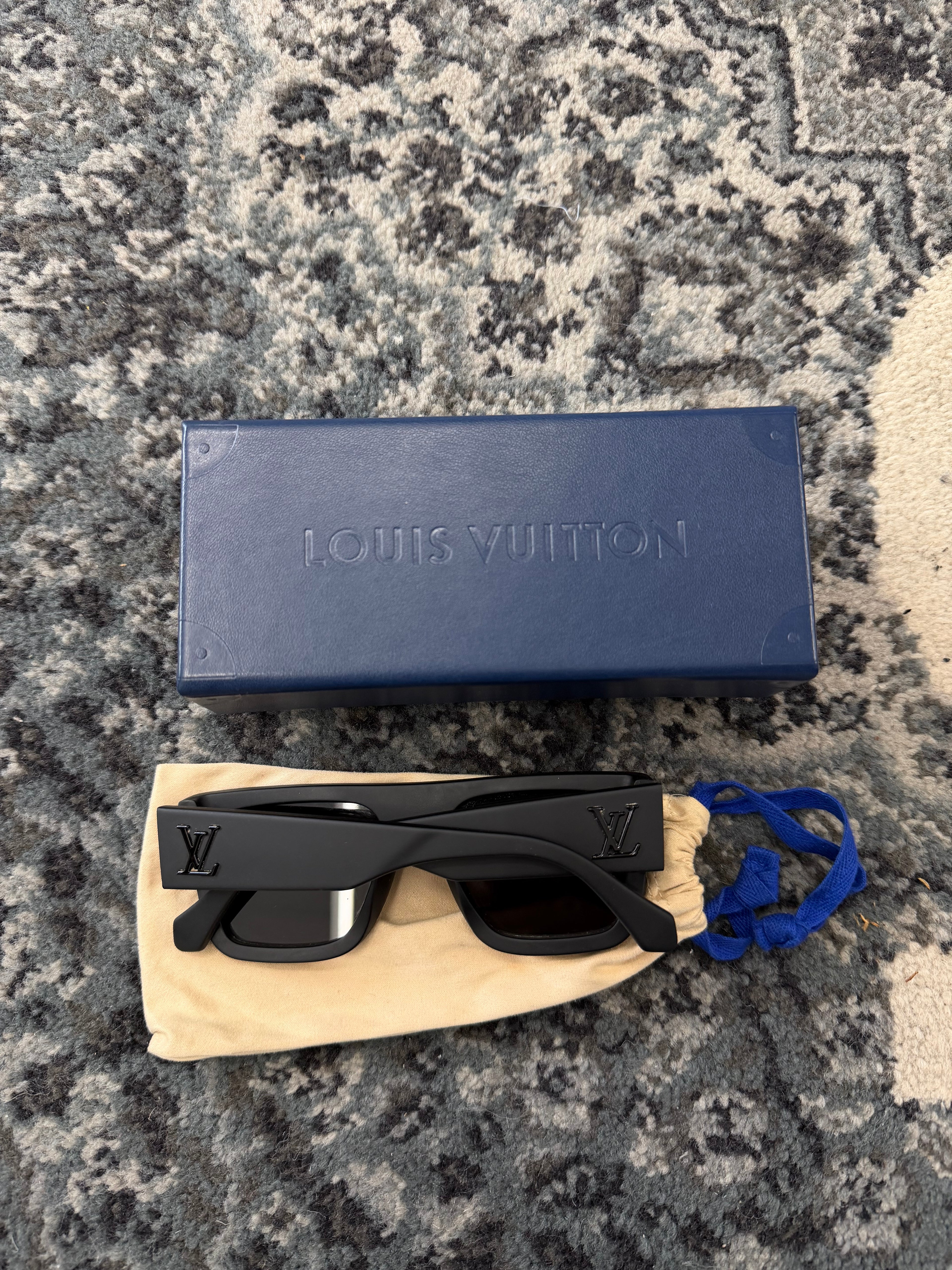 LV "clash" sunglasses matte black OS U