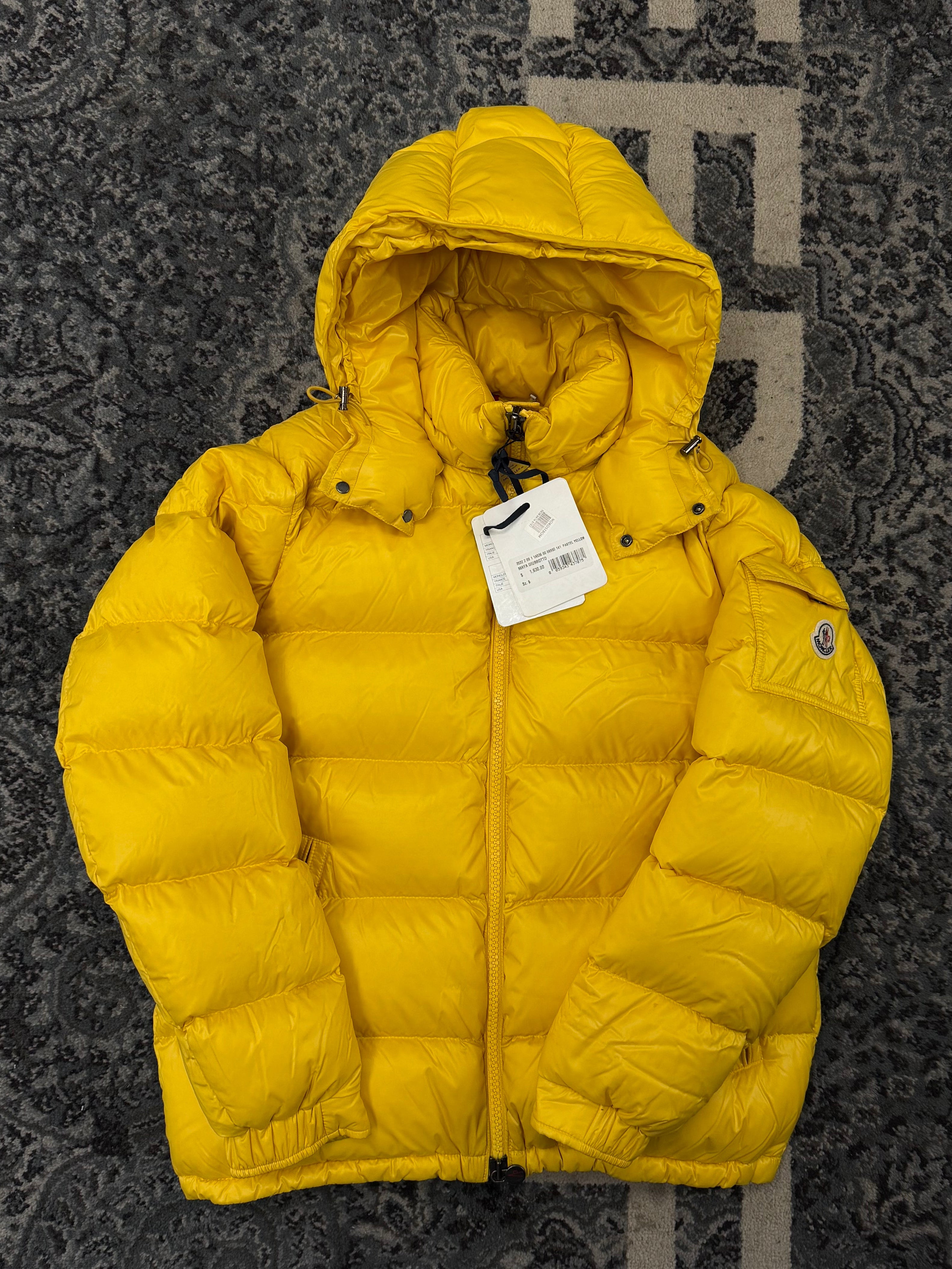 MONCLER maya puffer yellow 5 (XL) NEW w/ defect