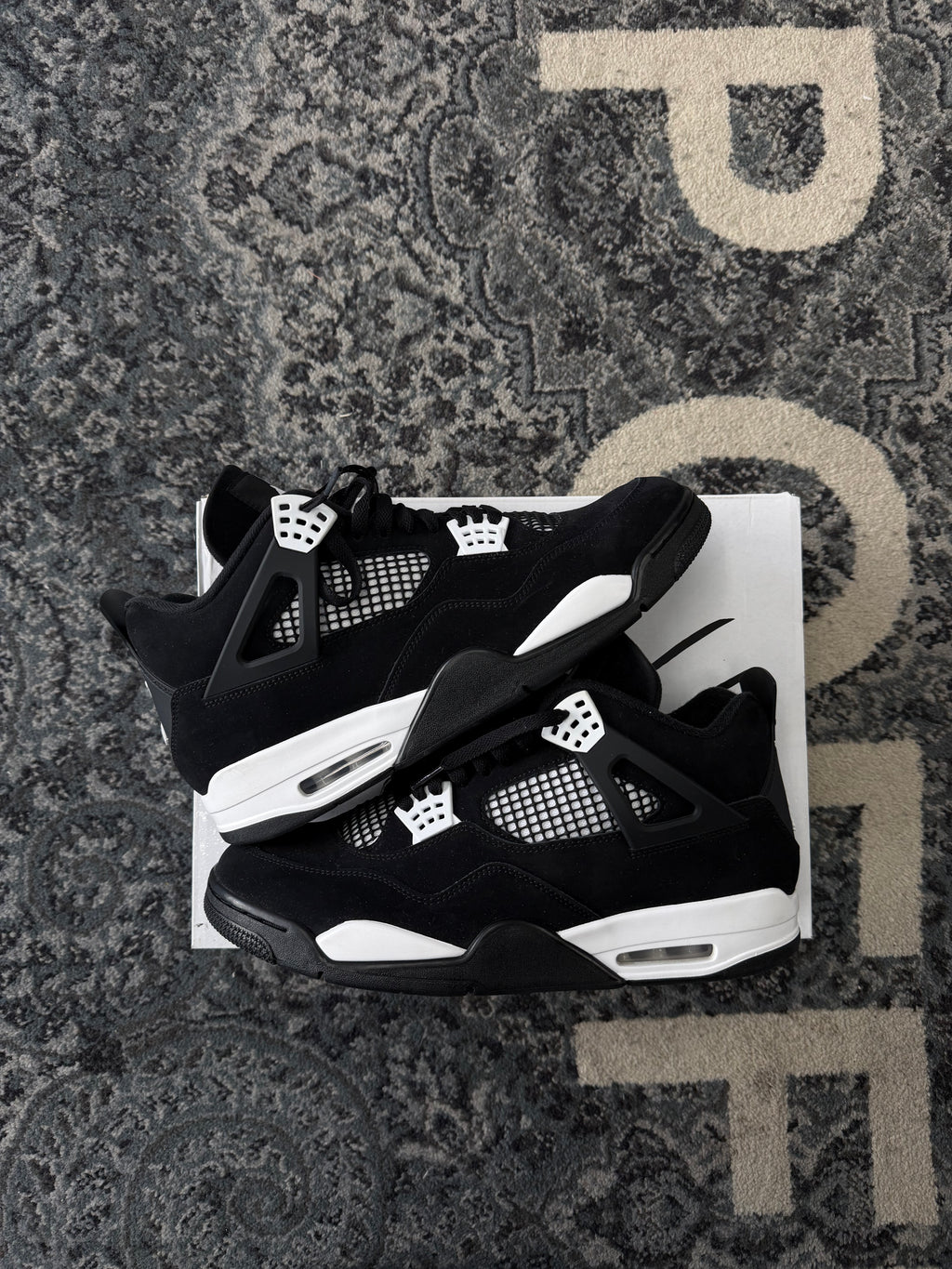 Jordan 4 White thunders sz 13 U