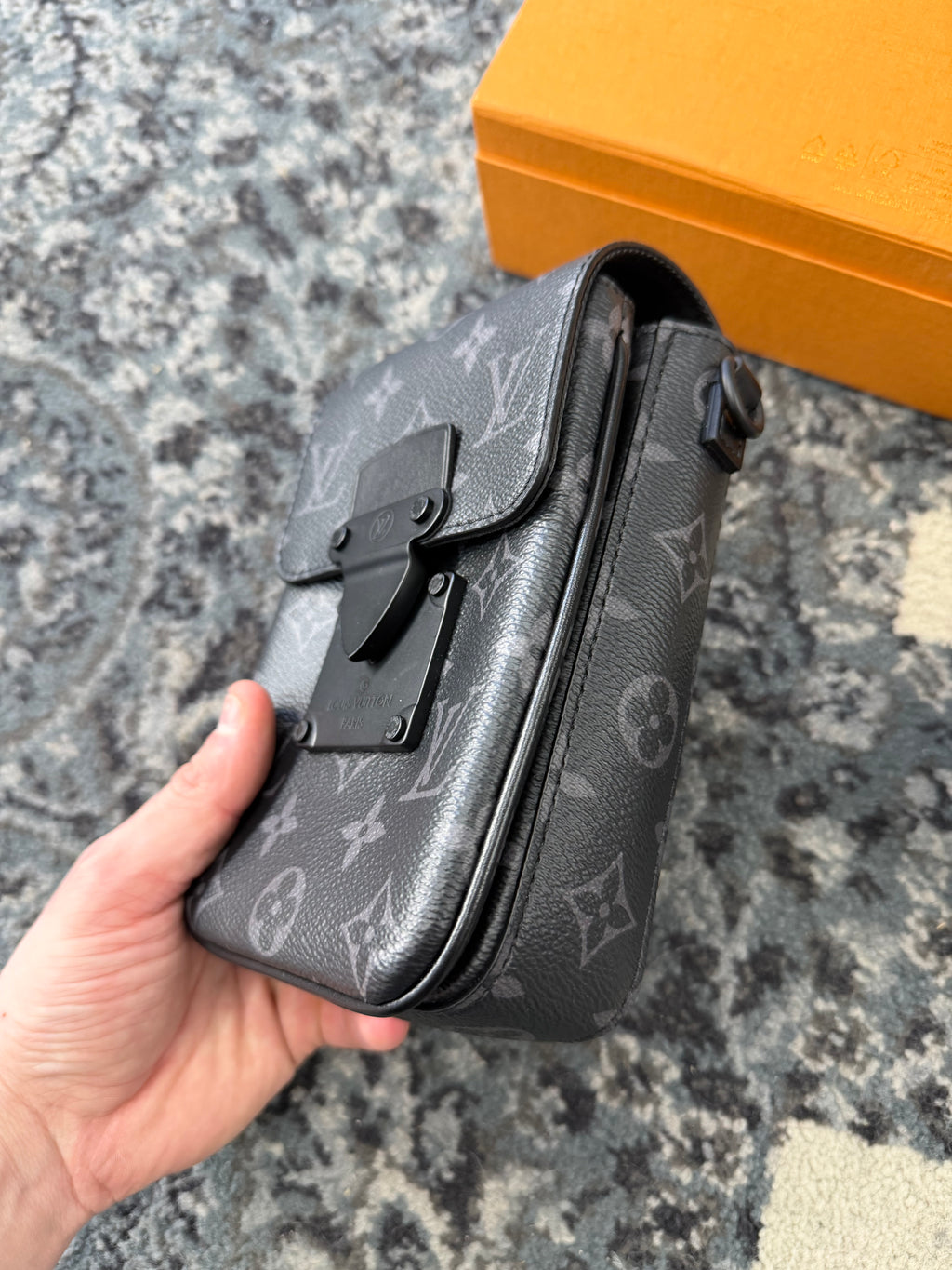 LV s-lock taurillon shoulder bag black OS U