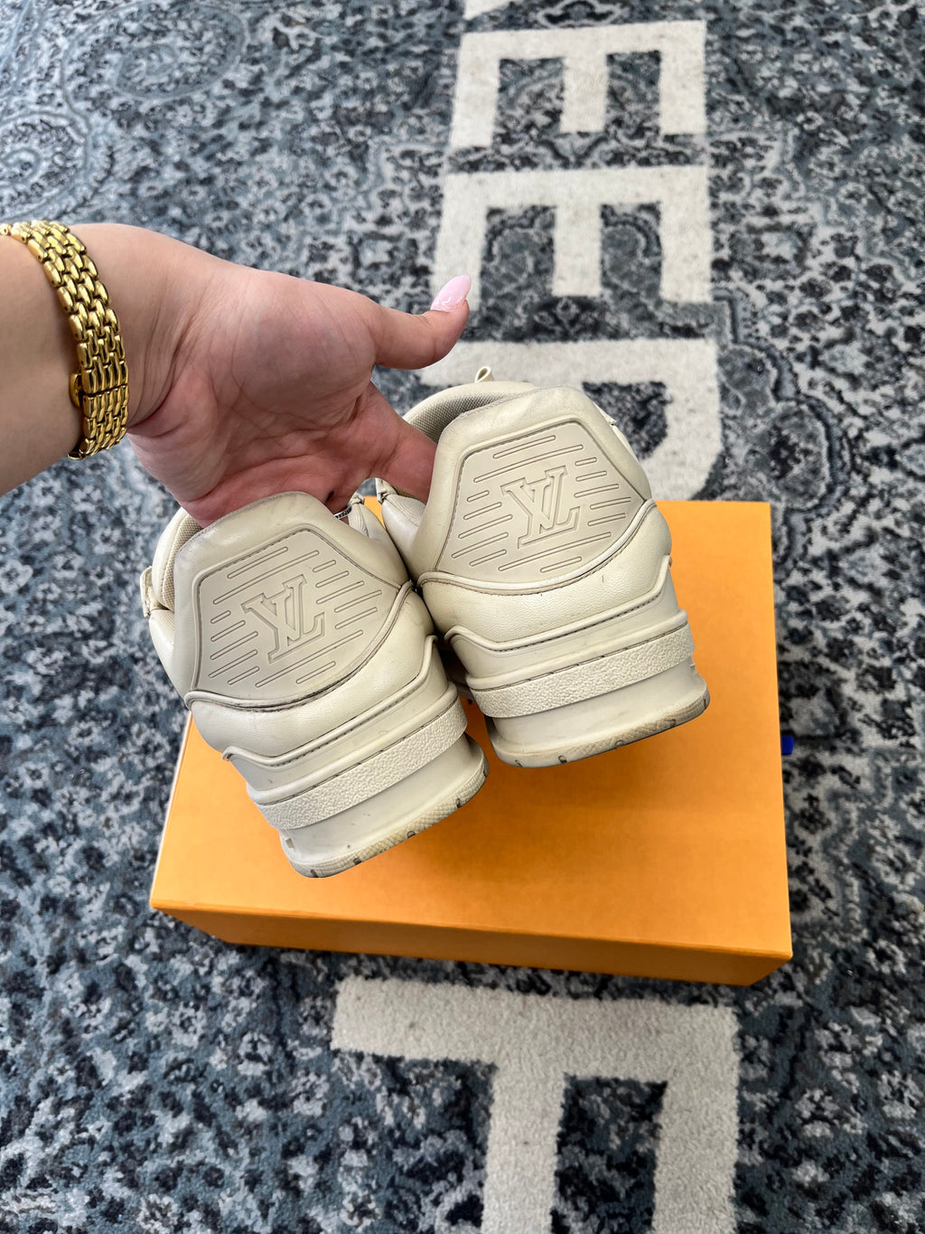 LV Padded Trainers Size 9.5 U WB