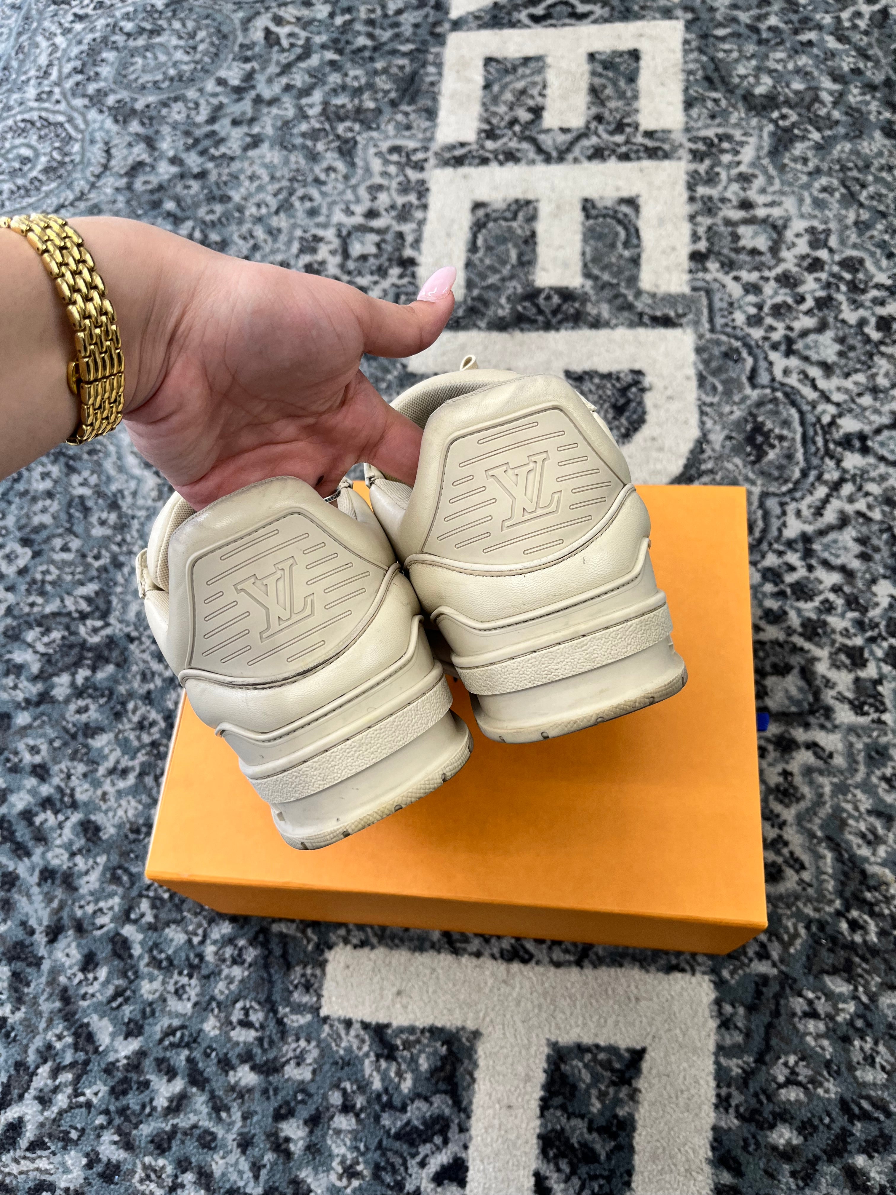 LV Padded Trainers Size 9.5 U WB