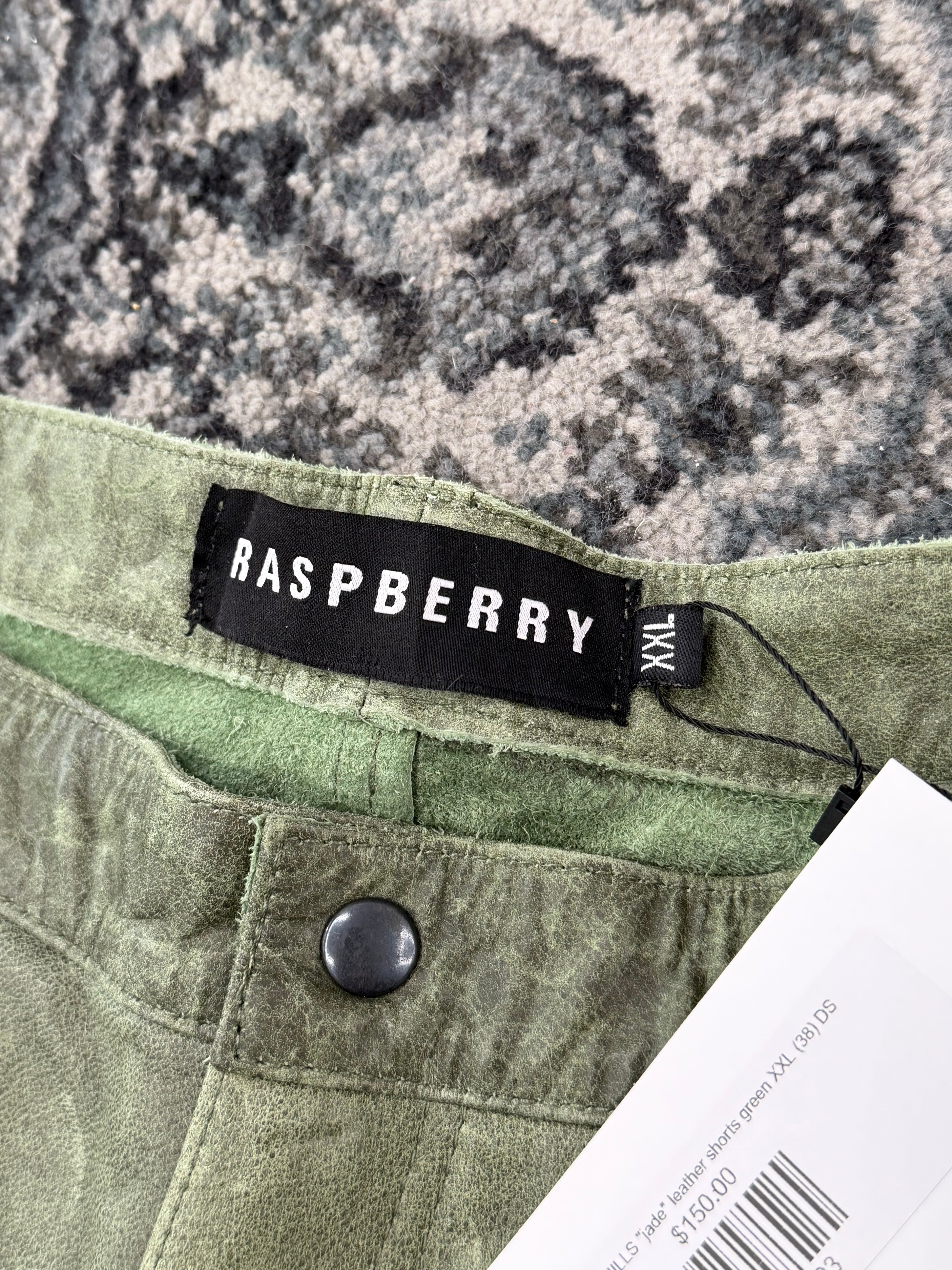 RASPBERRY HILLS "jade" leather shorts green XXL (38) DS