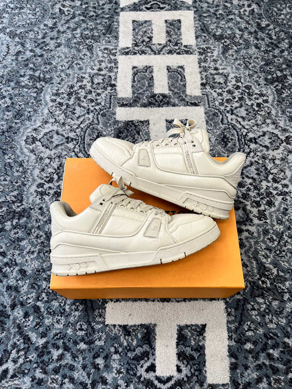 LV Padded Trainers Size 9.5 U WB