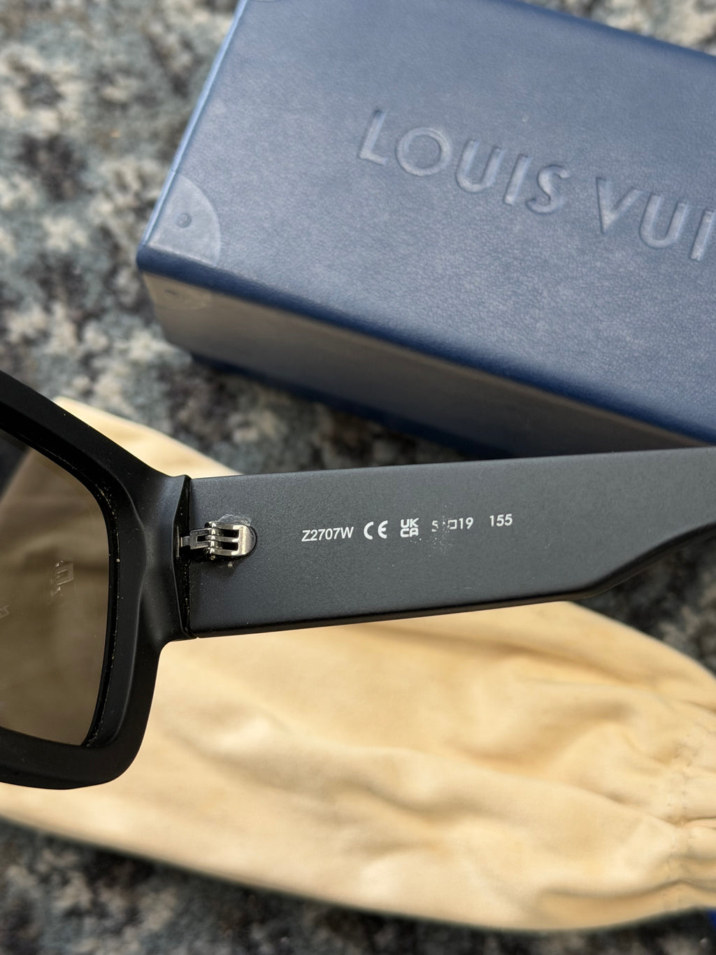 LV "clash" sunglasses matte black OS U