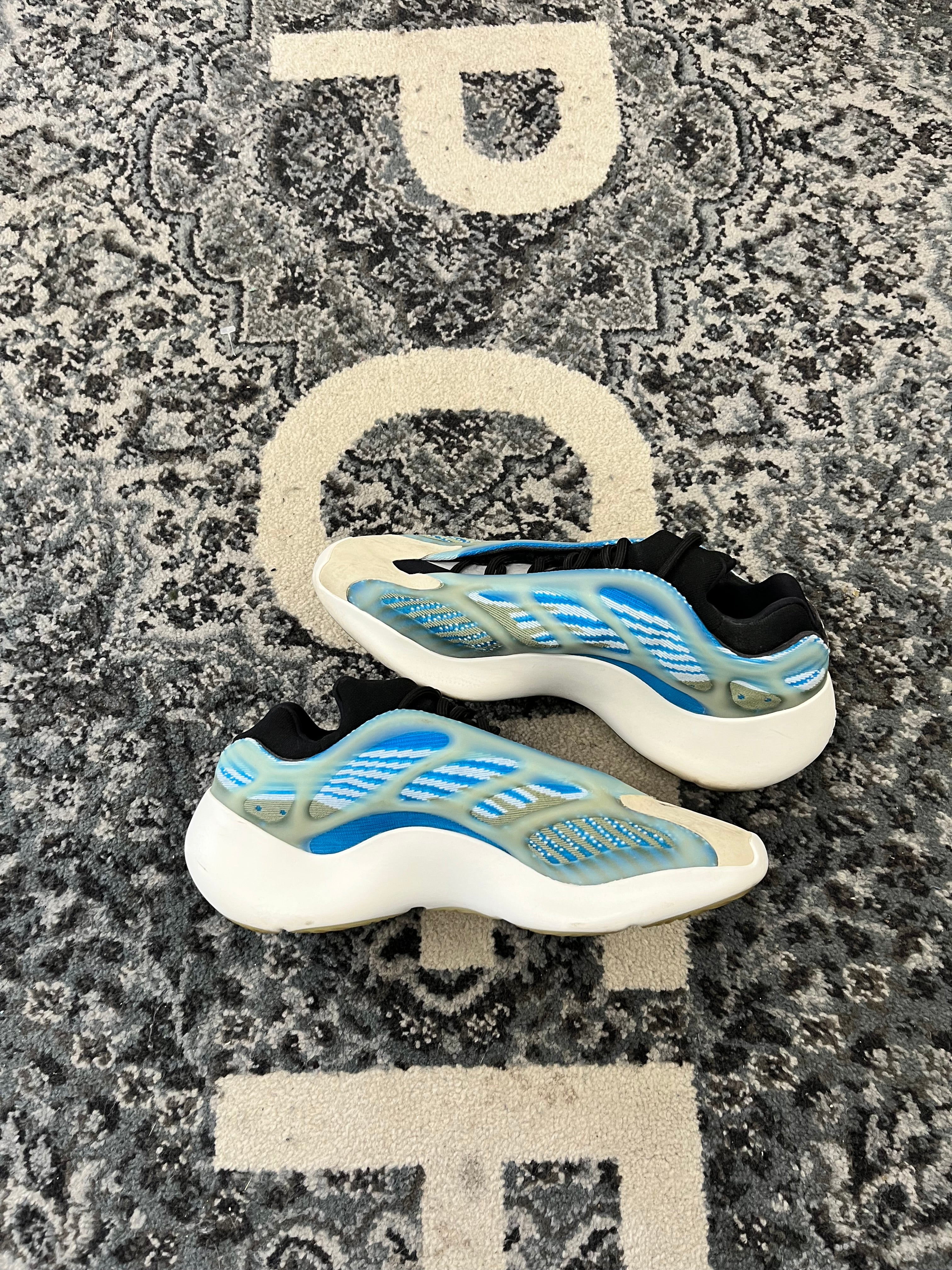 Yeezy 700 Arzareth Size 9.5 U NB
