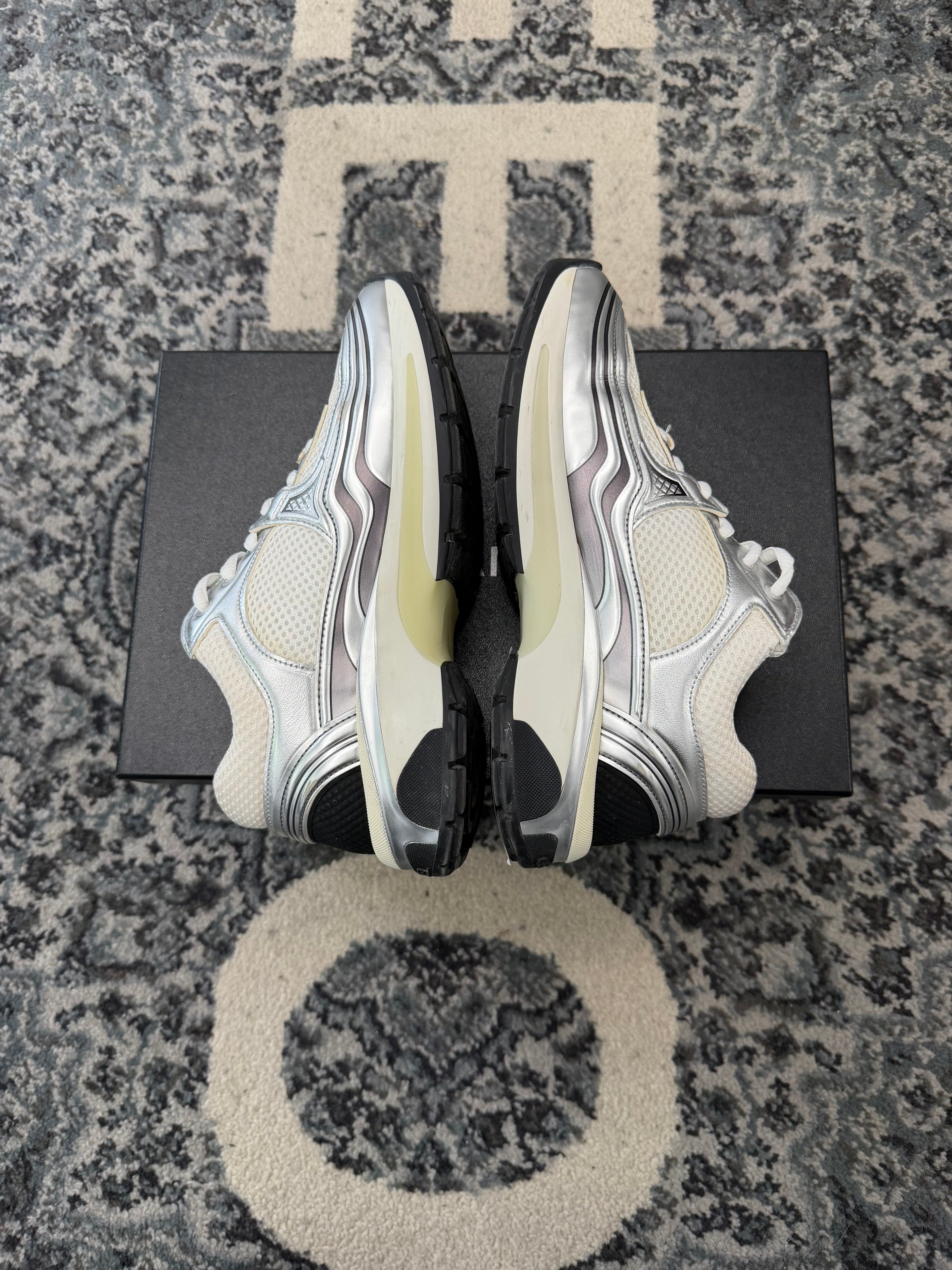 CHANEL cc runner silver/metallic 36 (6W) OG ALL U