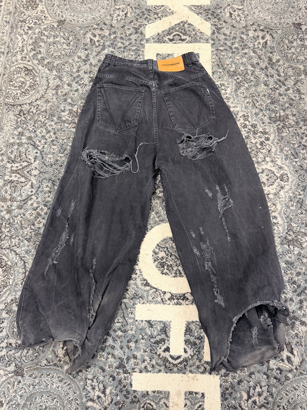 VETEMENTS distressed shape jeans black 29 U