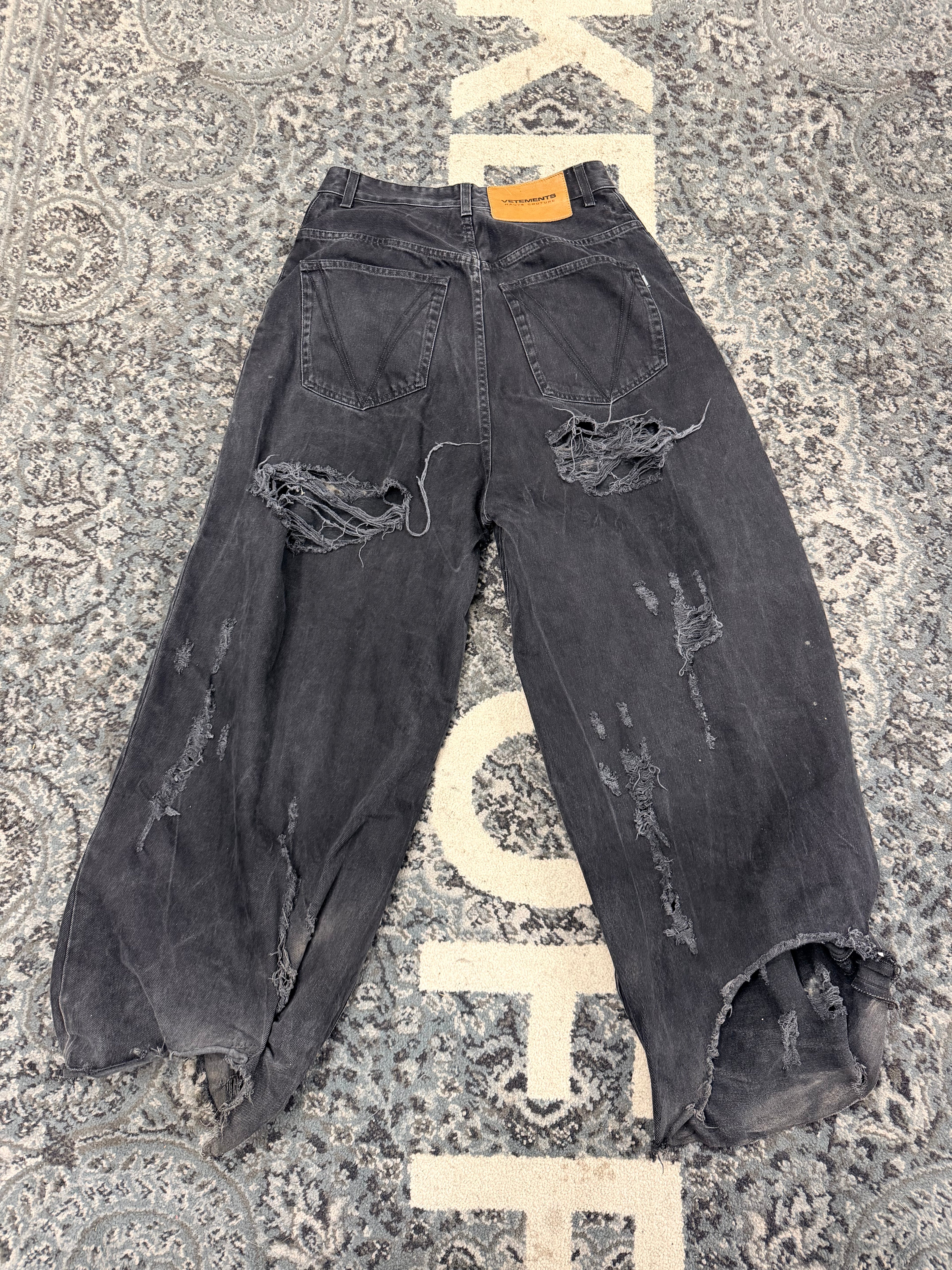 VETEMENTS distressed shape jeans black 29 U
