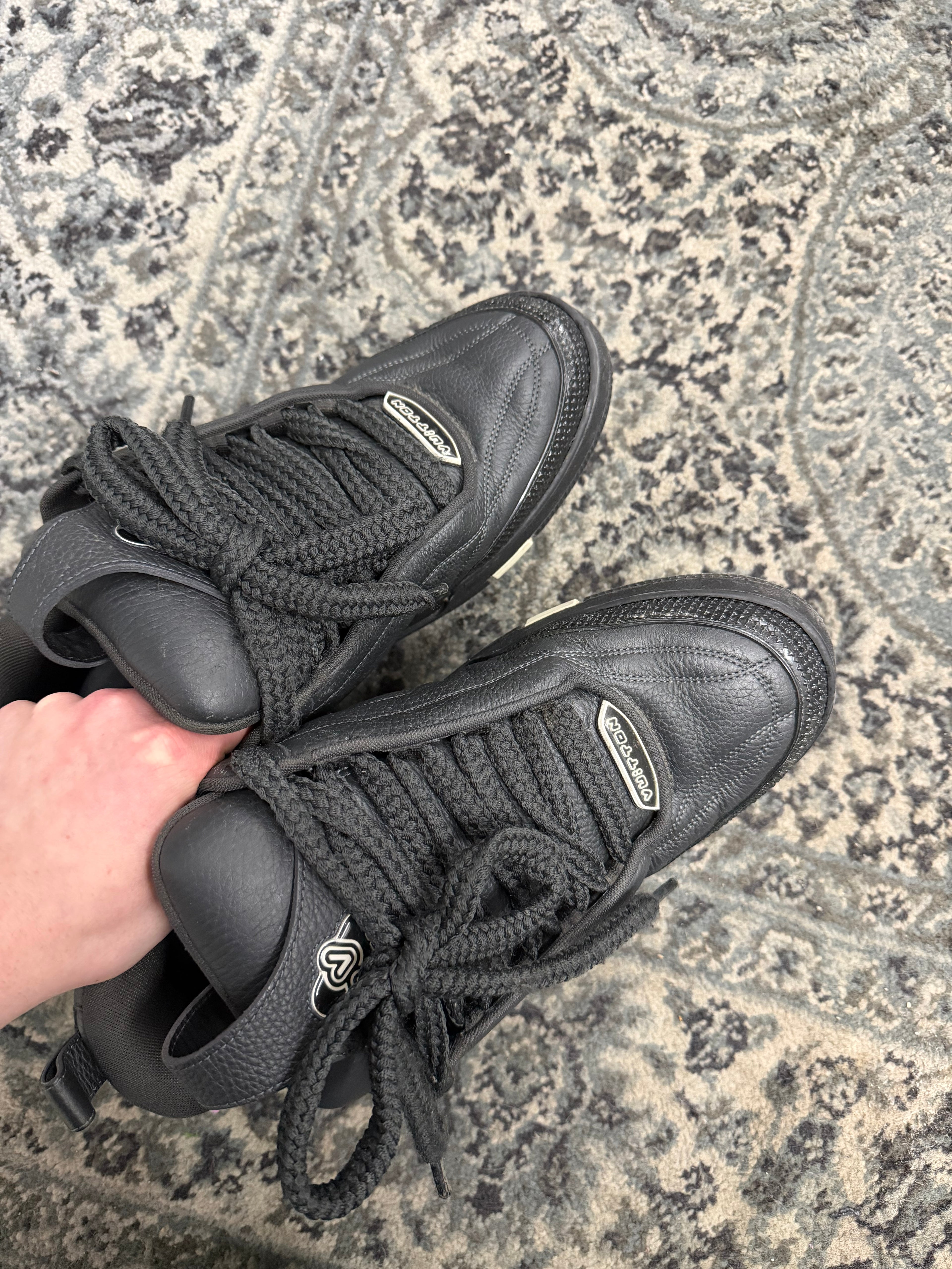 LV skate trainers triple black 10LV (12M) NB U