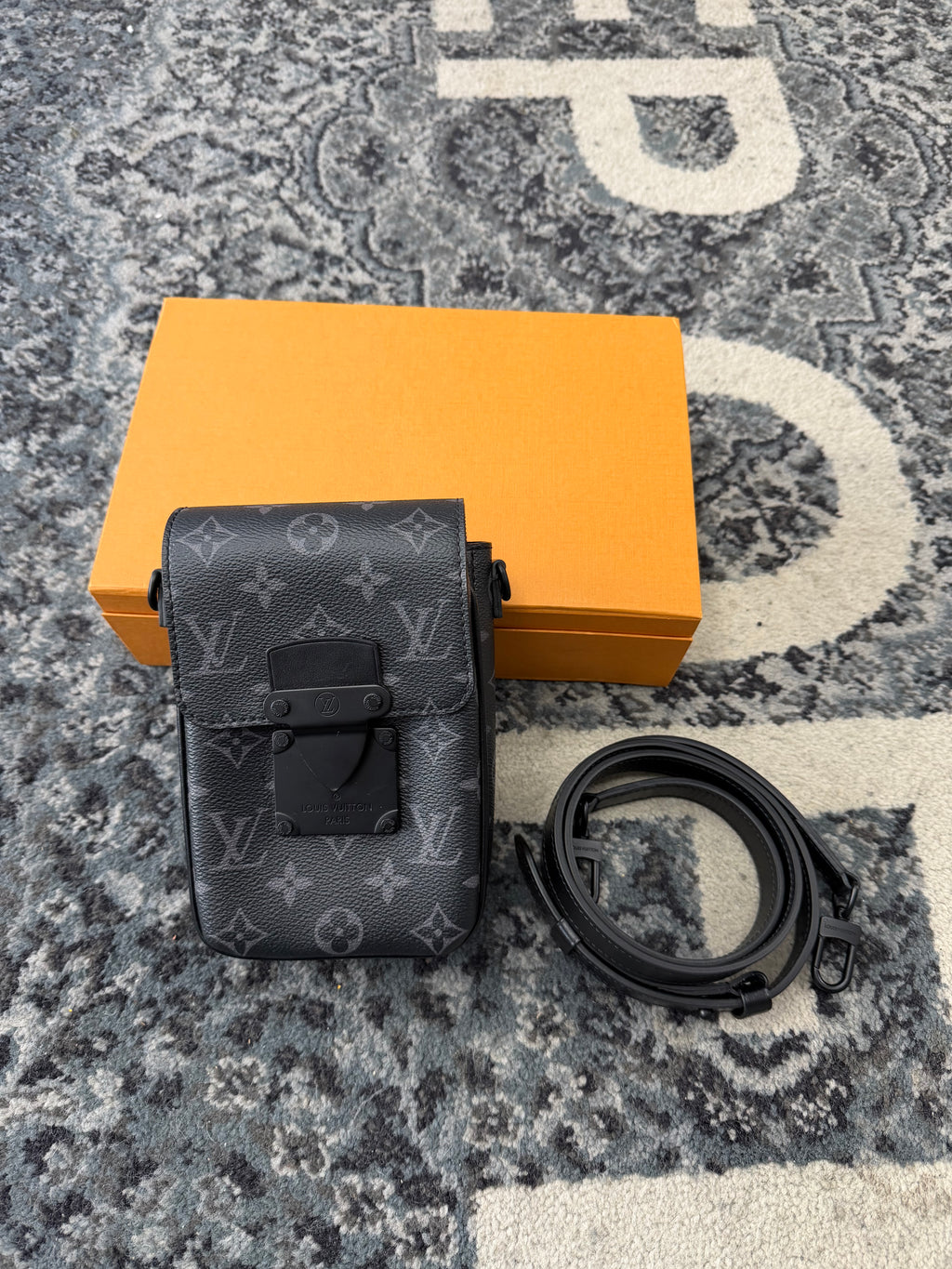 LV s-lock taurillon shoulder bag black OS U