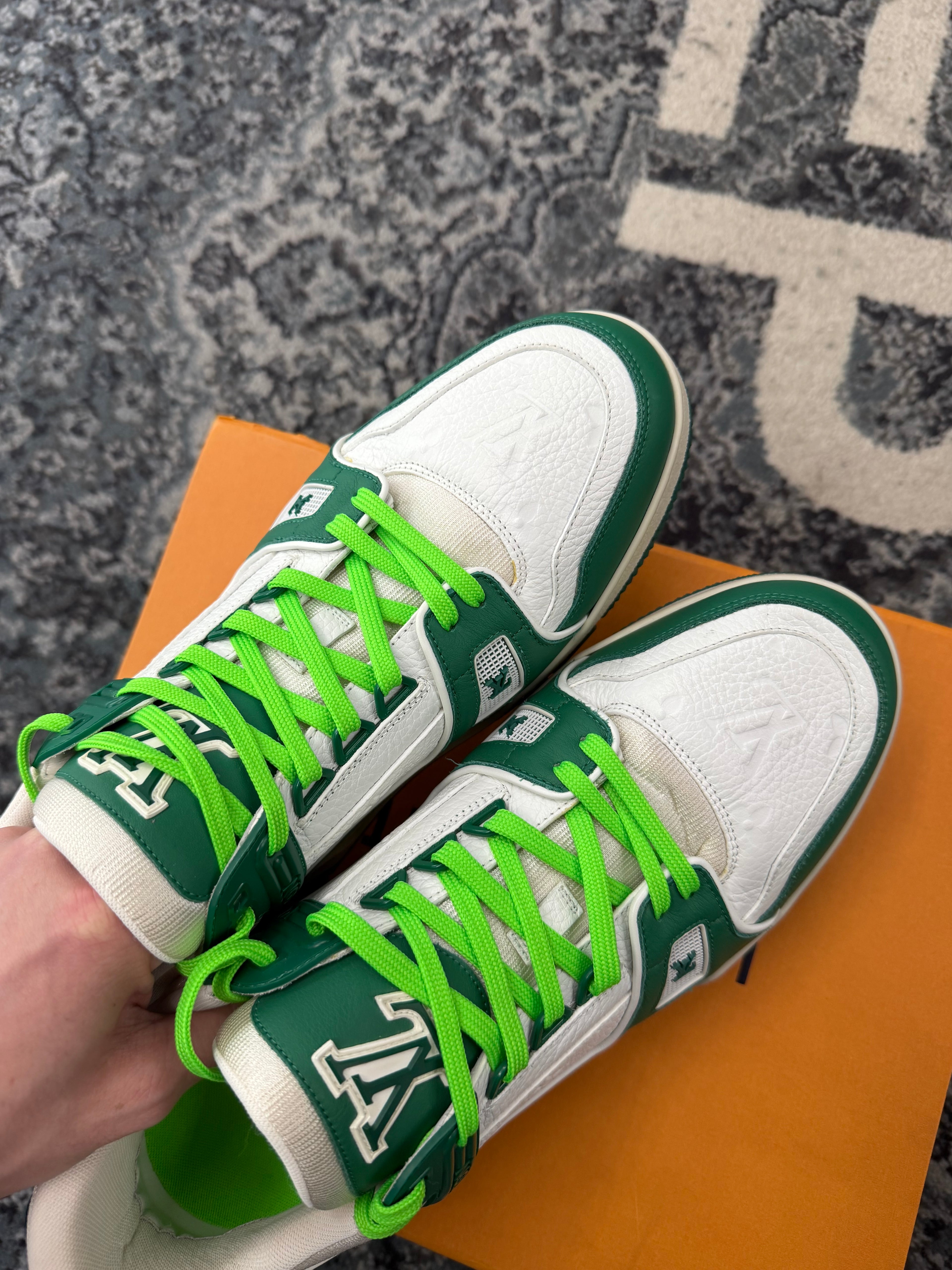 LV trainers green/white 9LV (10.5-11M) OG ALL U (tried on)