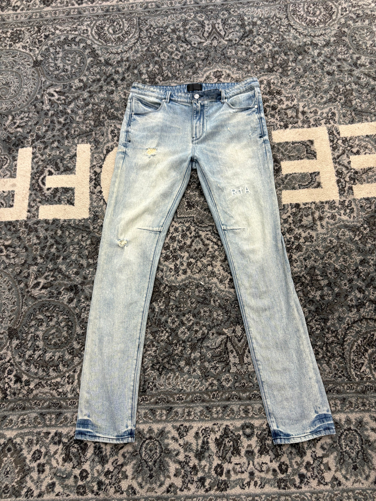 Rta Light Wash Jeans
Size 34U