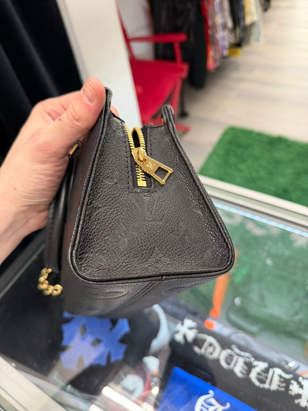 LV onthego “east west” monogram purse OS U