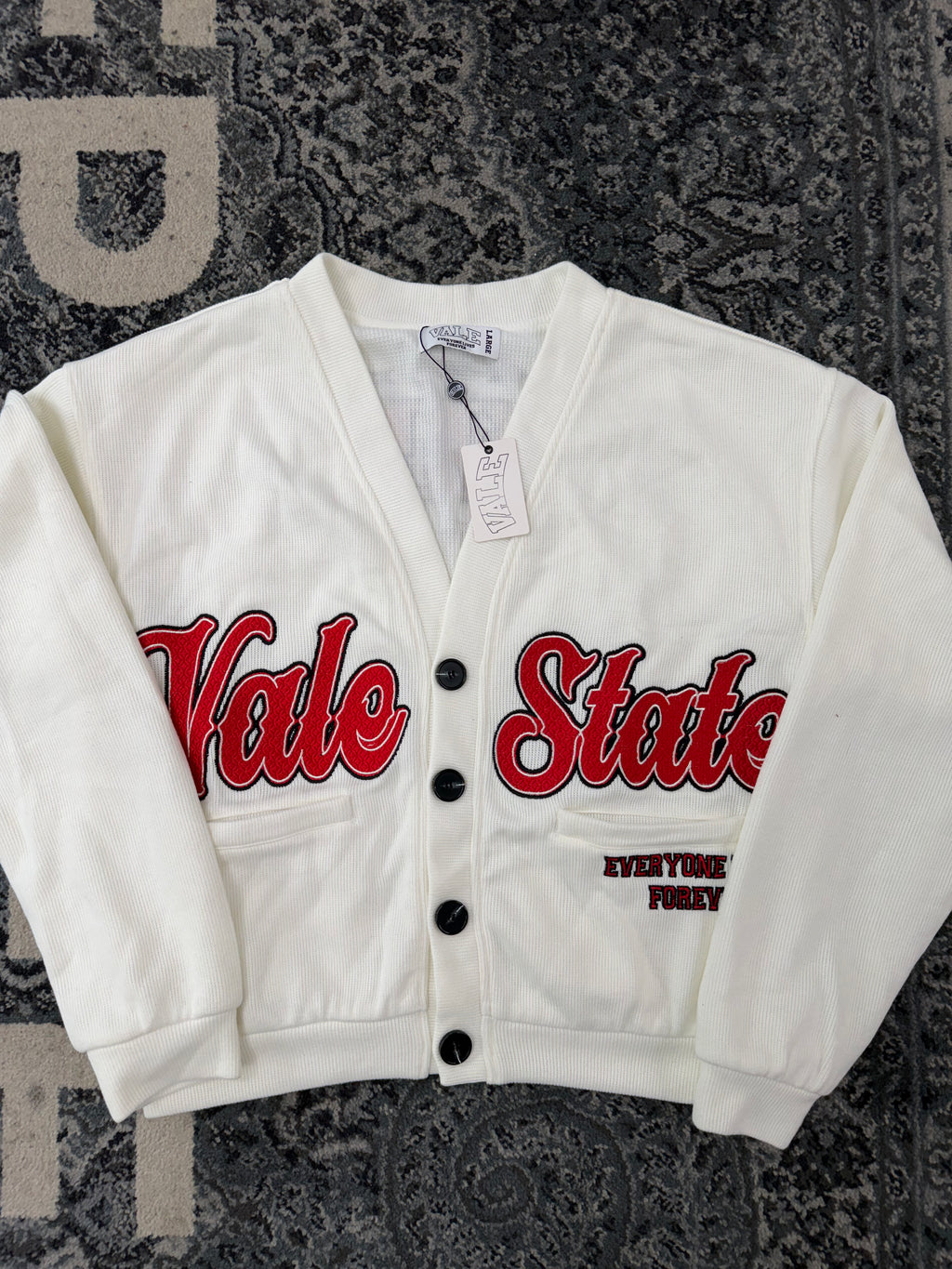 VALE "insignia" cardigan sweater white/red L DSWT
