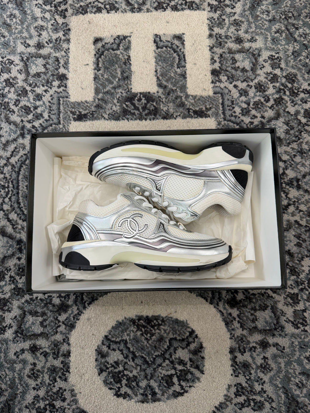 CHANEL cc runner silver/metallic 36 (6W) OG ALL U