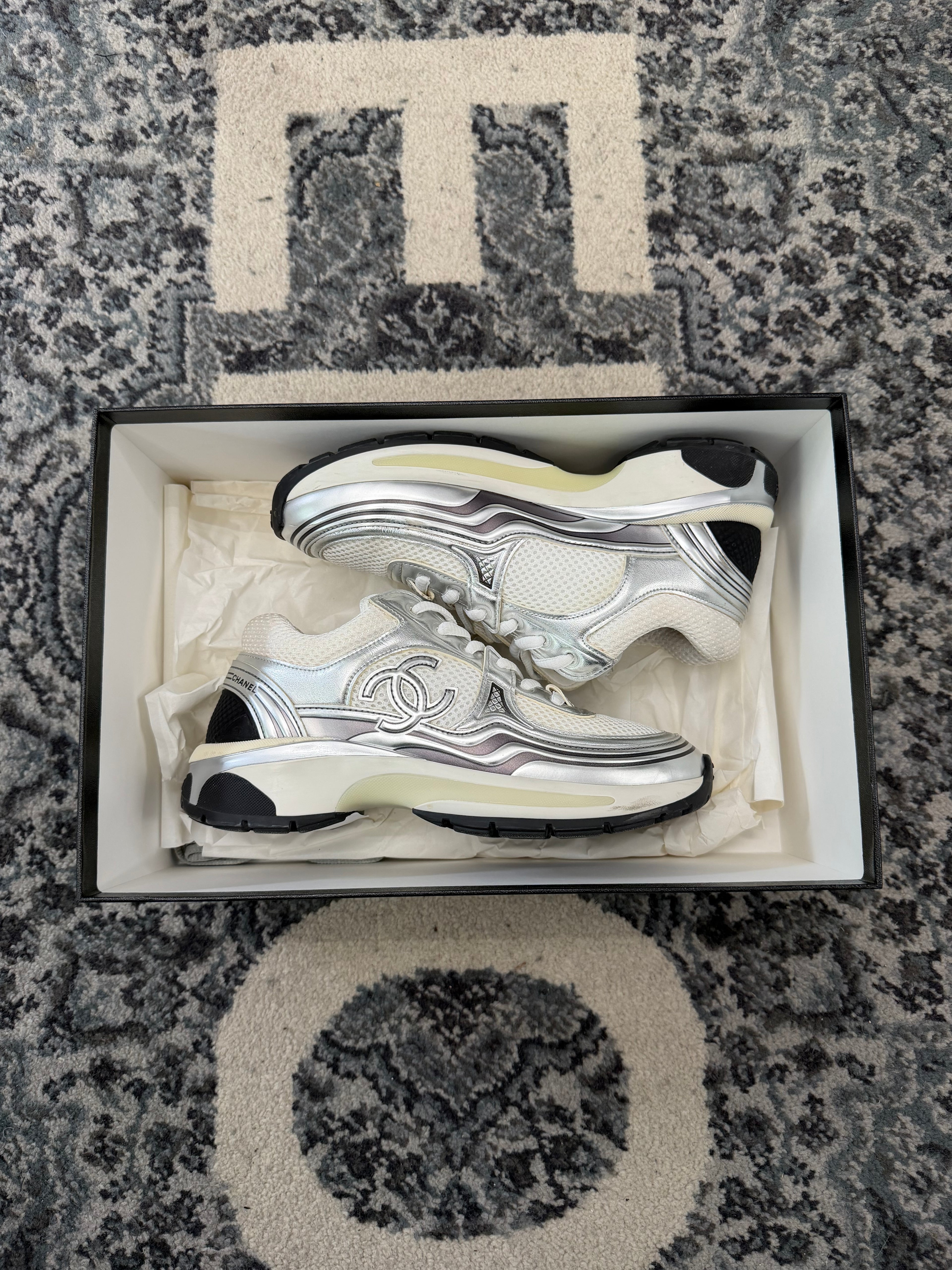 CHANEL cc runner silver/metallic 36 (6W) OG ALL U