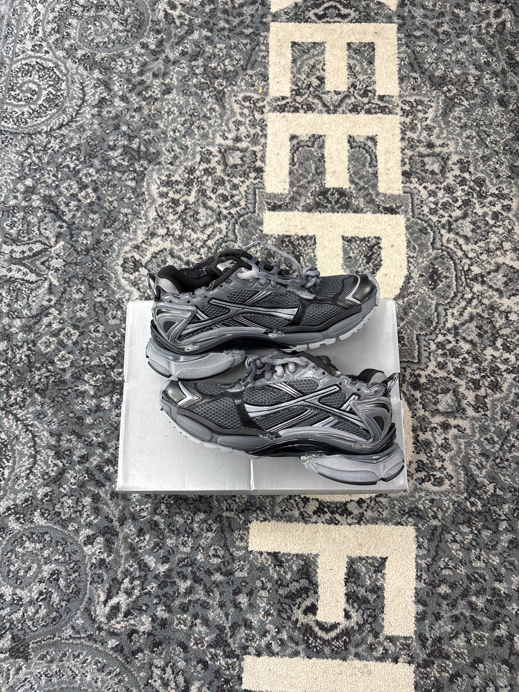 BALENCIAGA chunk runners grey/black 43 (10M) OG ALL DS