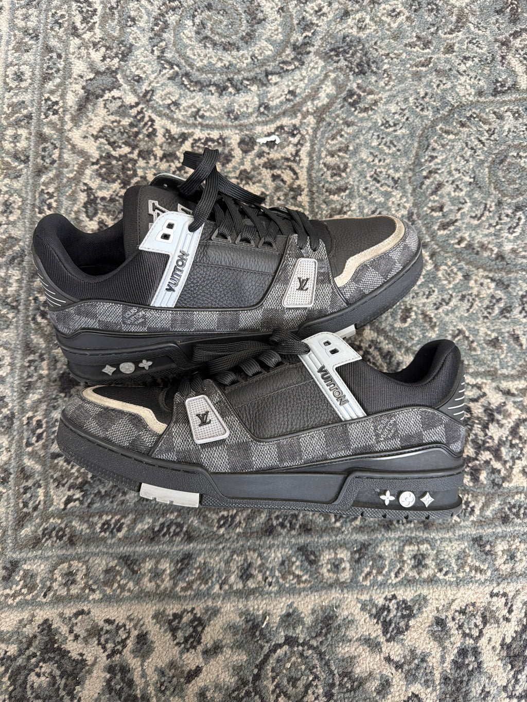 LV damier pharrell trainers black/grey 9LV (11M) NB U