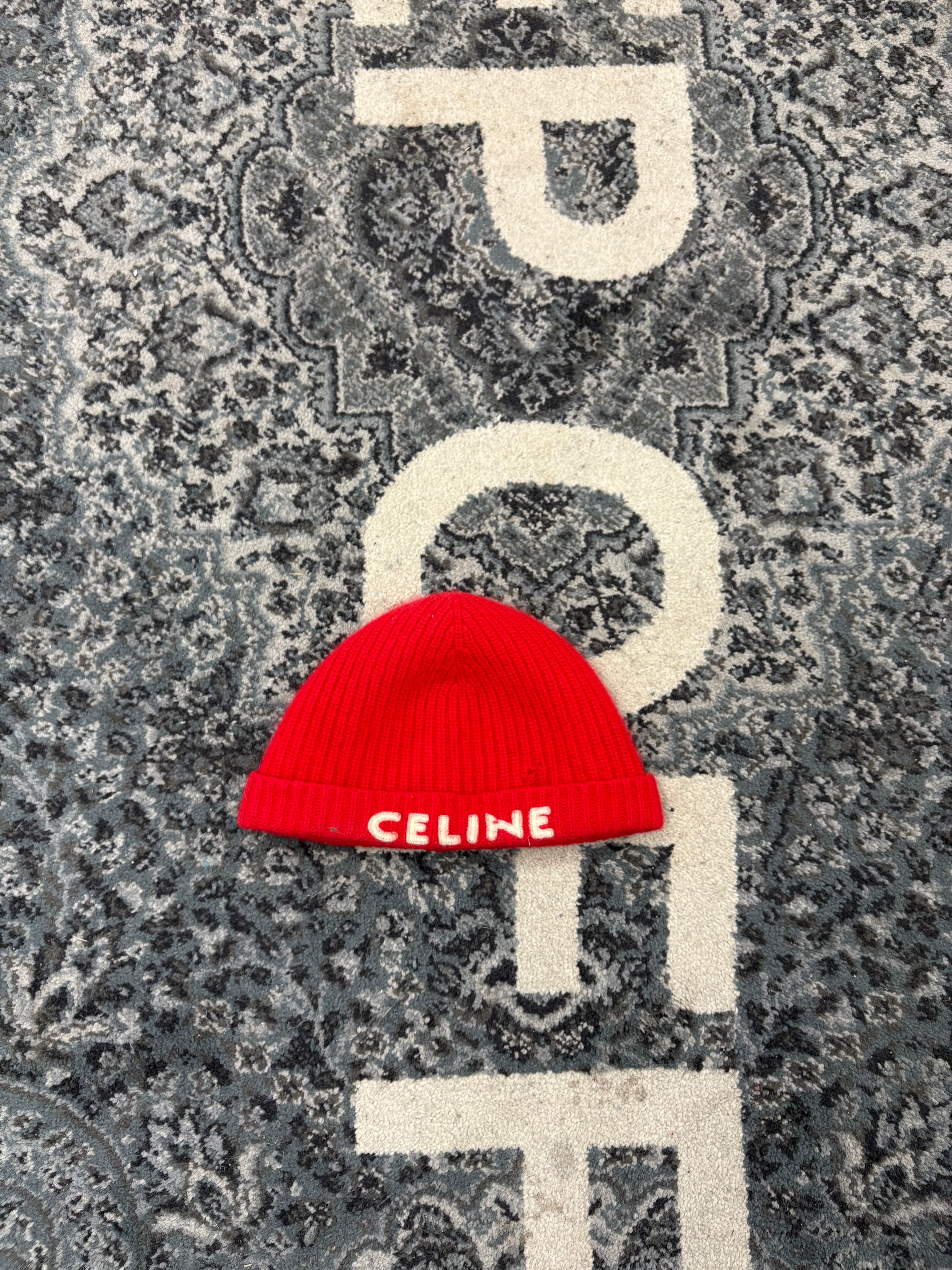 Celine Red Logo beanie U Flawed (Hole)