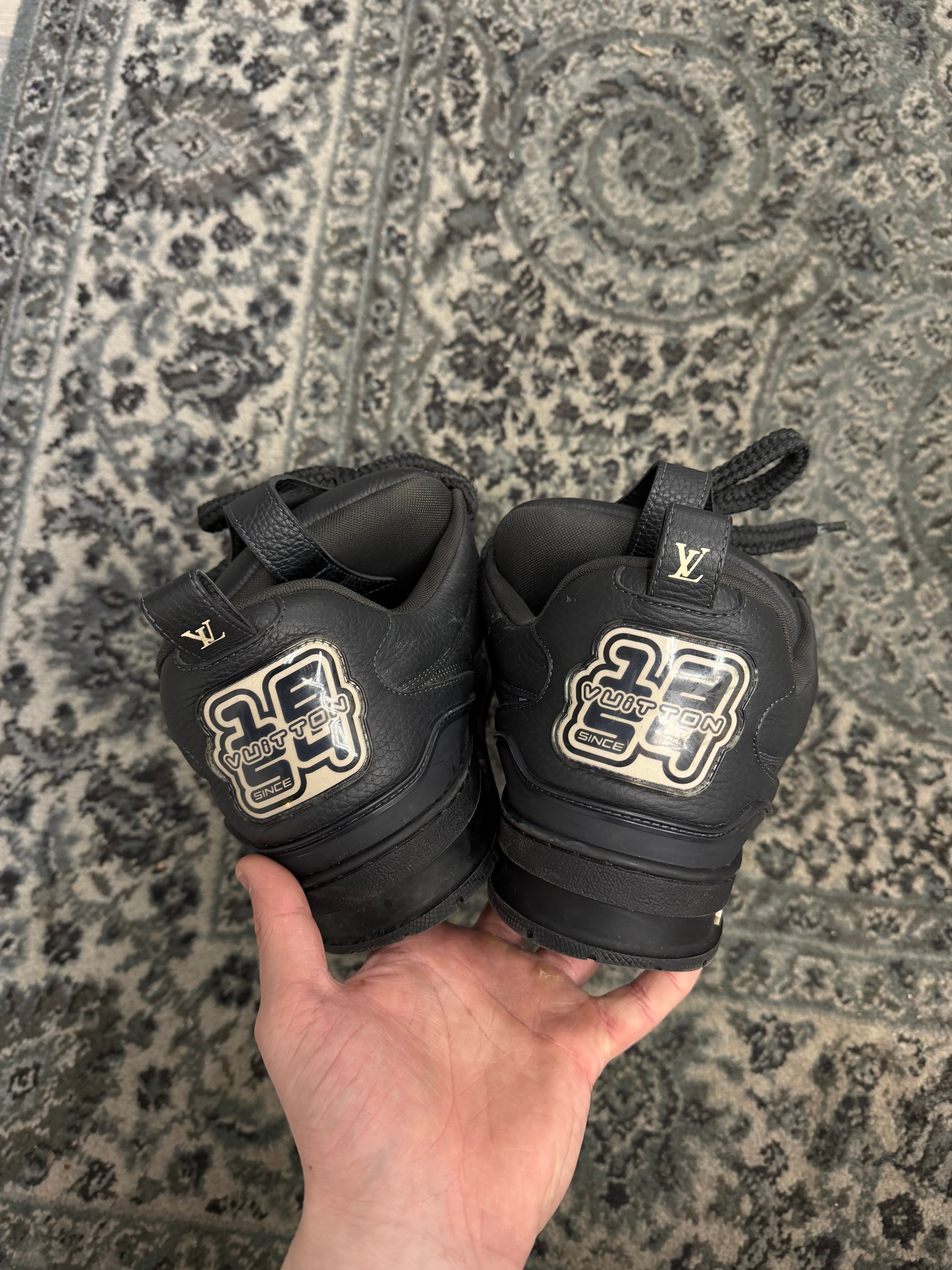 LV skate trainers triple black 10LV (12M) NB U