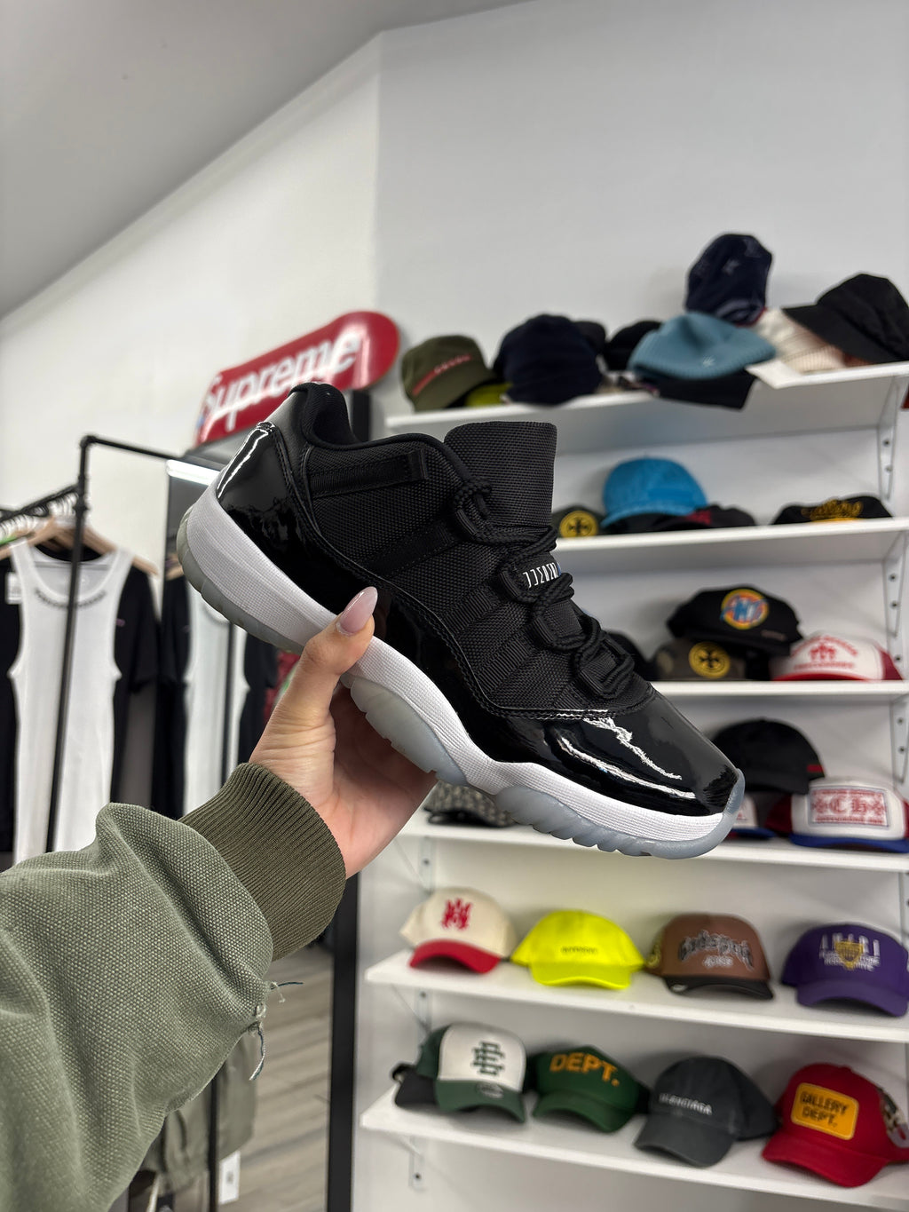 Jordan 11 Low Space Jam Size 8.5 U WB