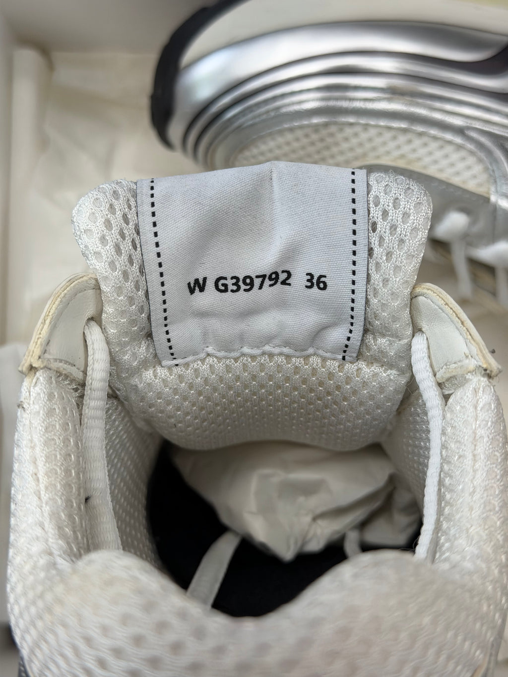 CHANEL cc runner silver/metallic 36 (6W) OG ALL U