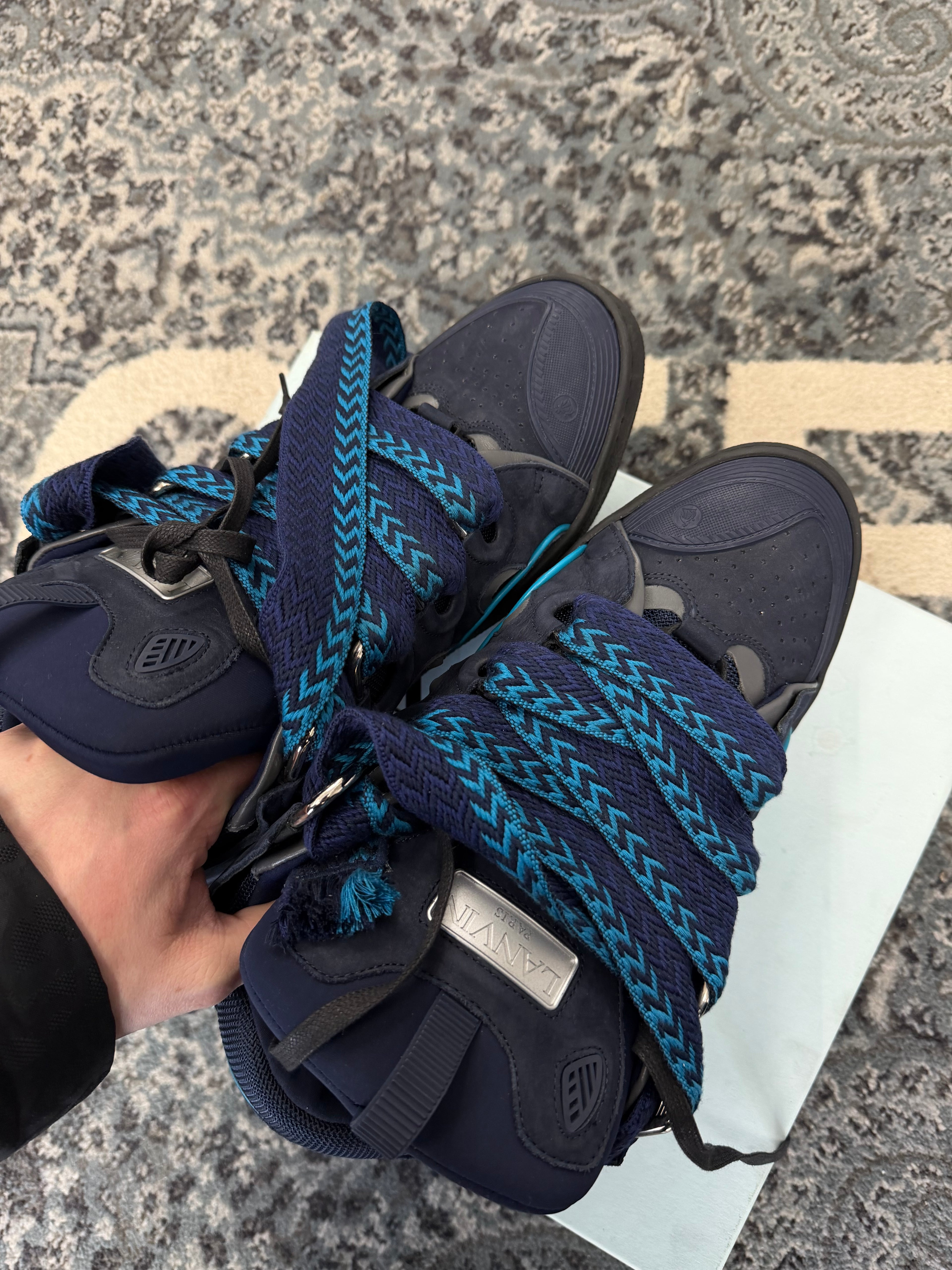 Lanvin Navy curbed sneaker sz fits a 13 M U