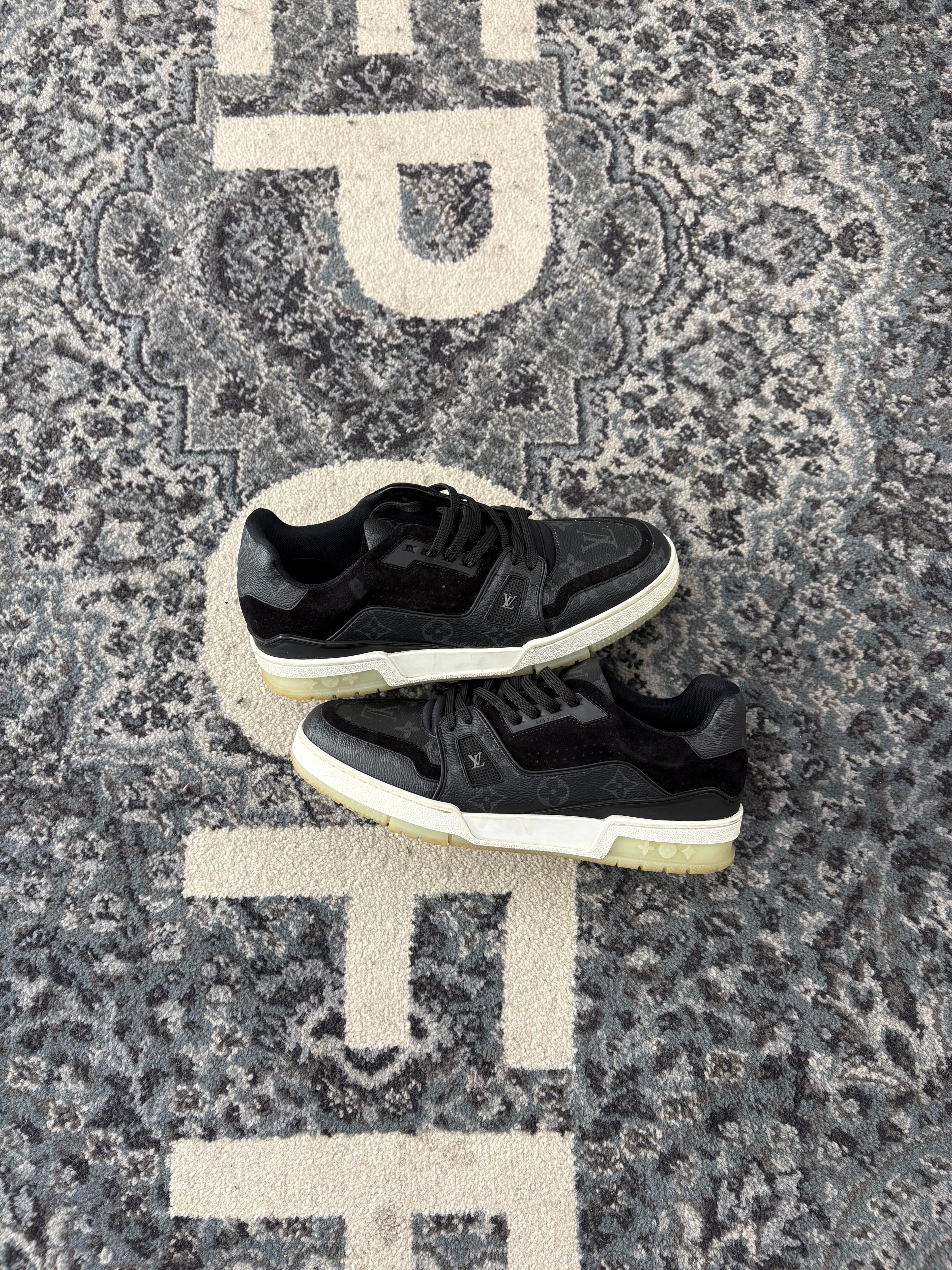 LV monogram eclipse trainers black 7.5LV (9M) NB U
