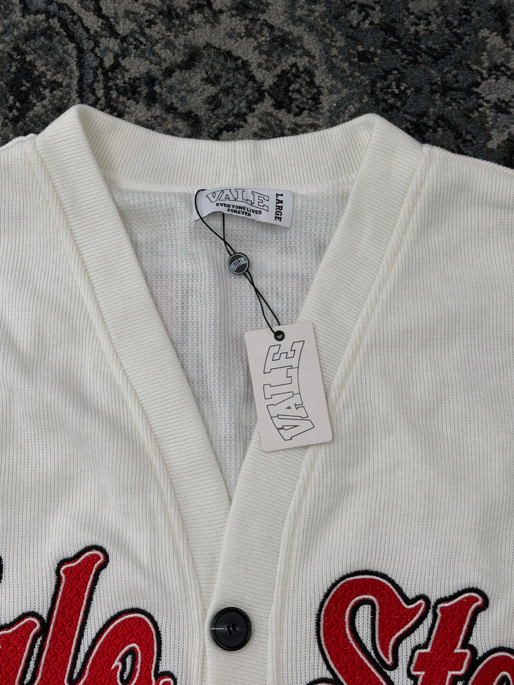 VALE "insignia" cardigan sweater white/red L DSWT